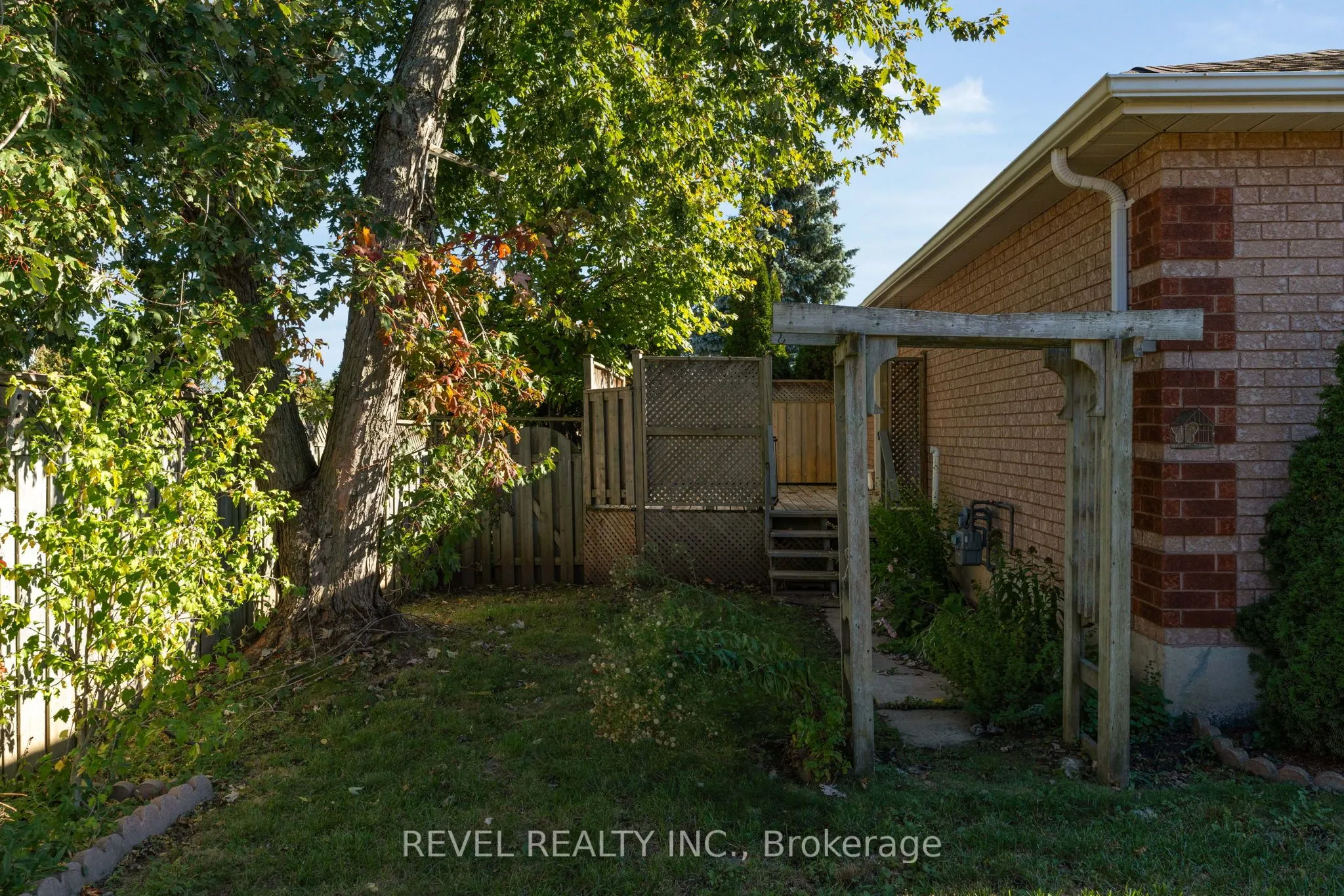 290 Cundles Road W