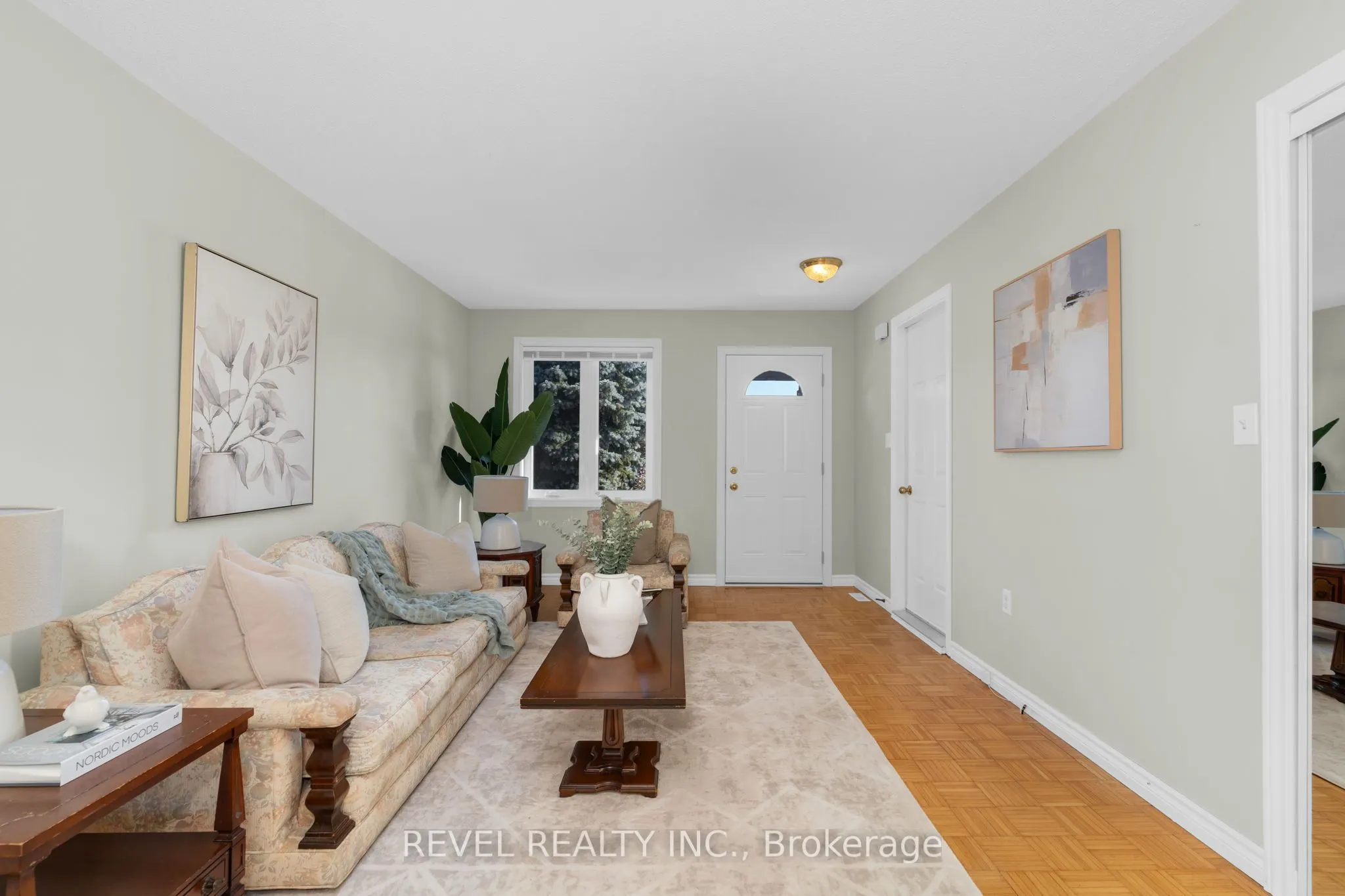 290 Cundles Road W