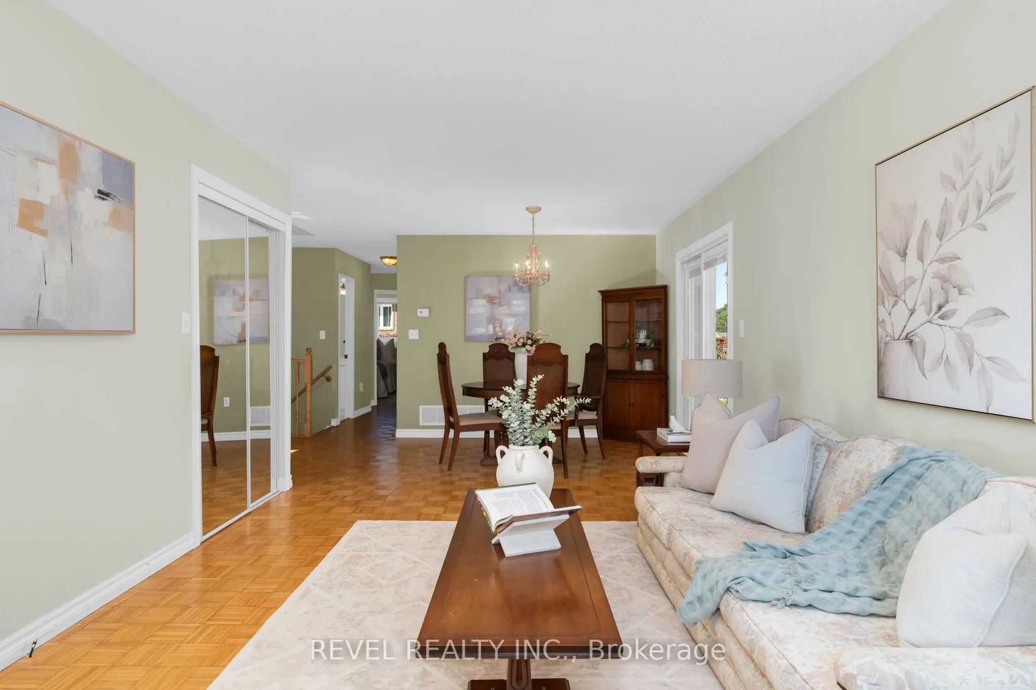 290 Cundles Road W