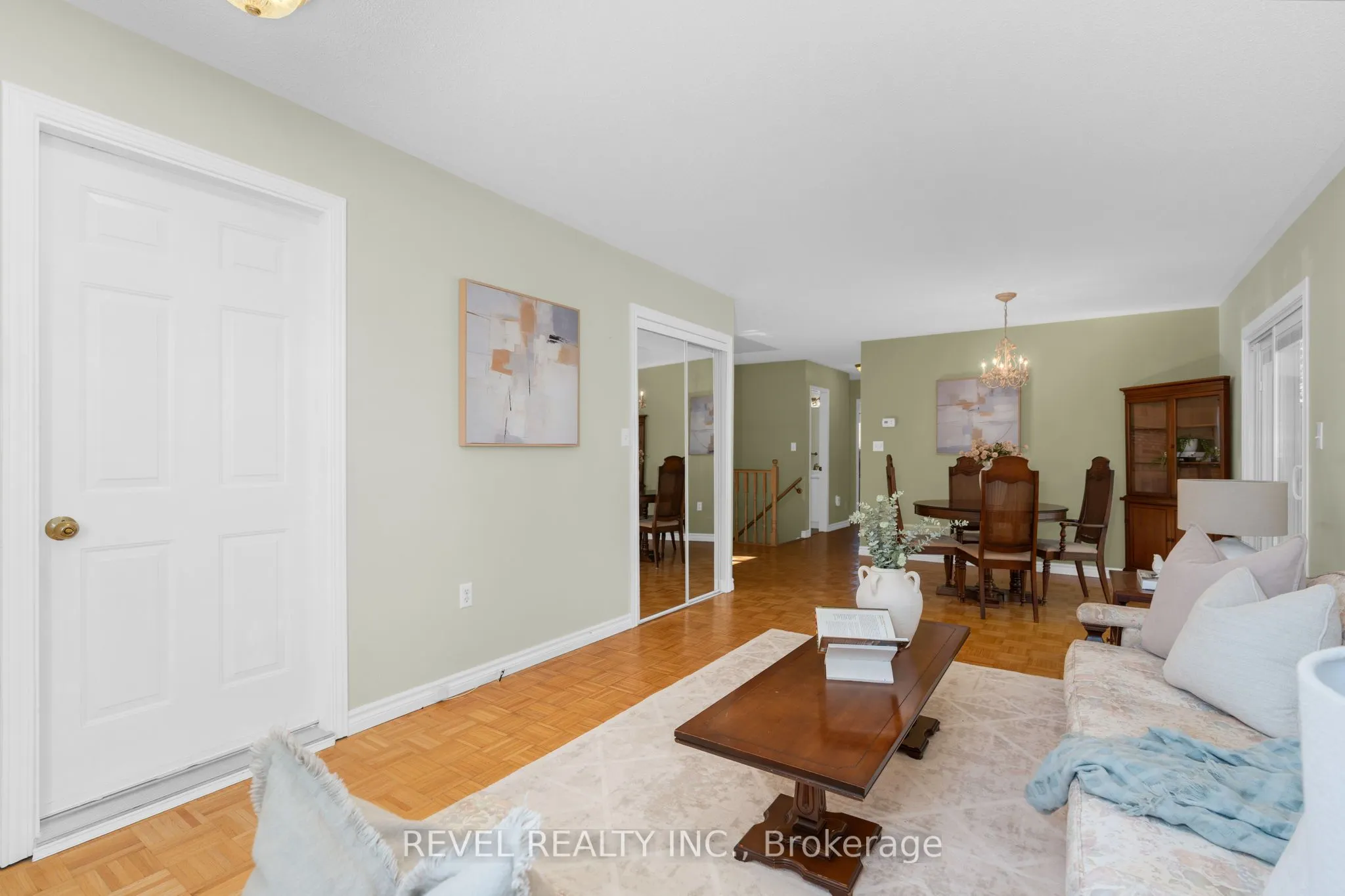 290 Cundles Road W