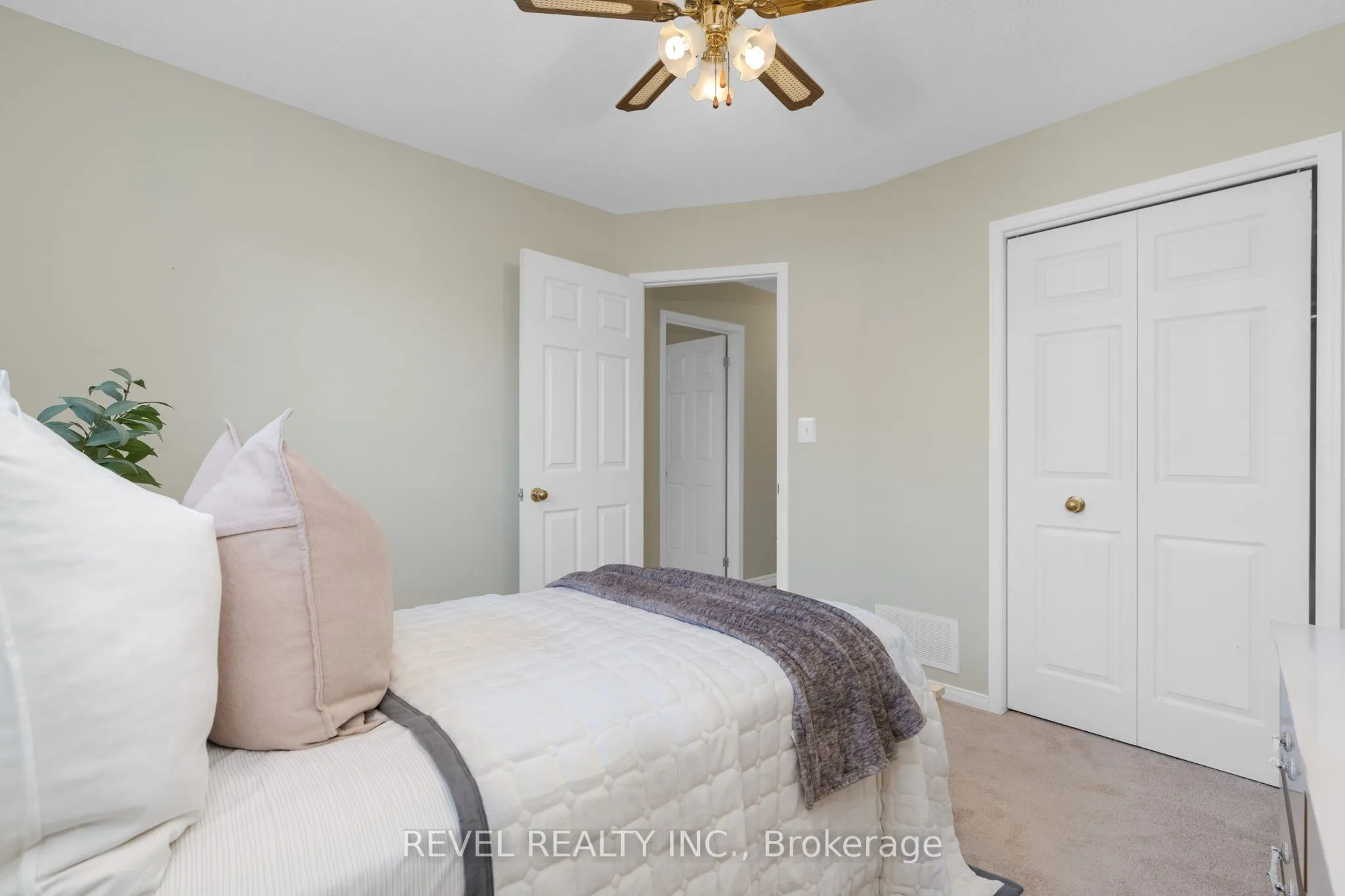 290 Cundles Road W