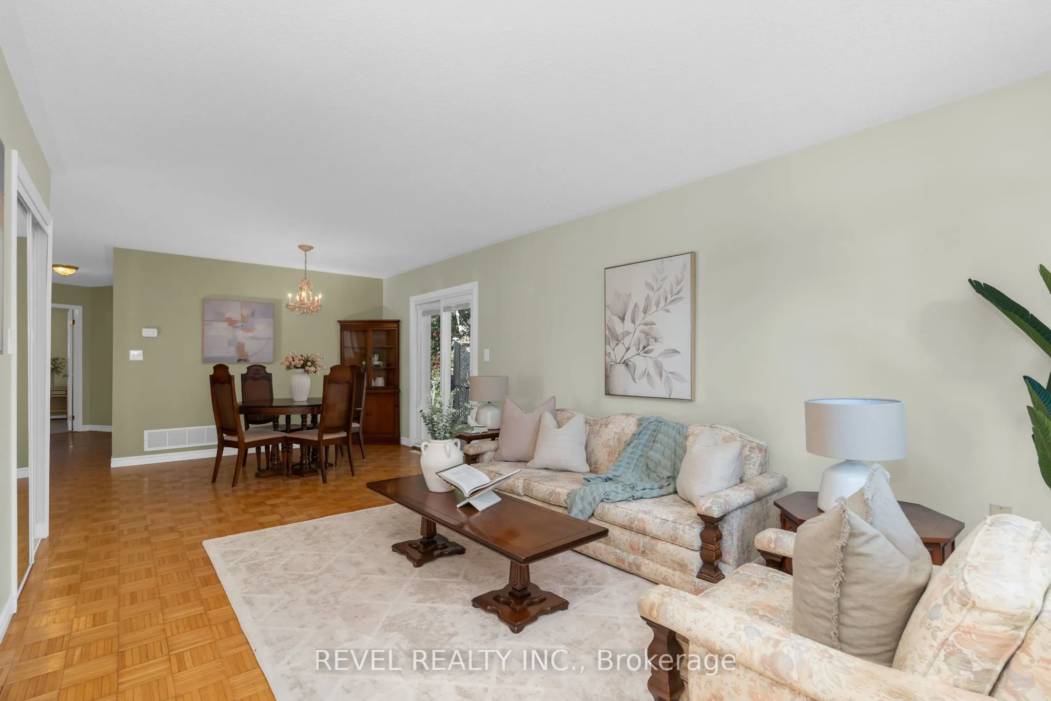 290 Cundles Road W