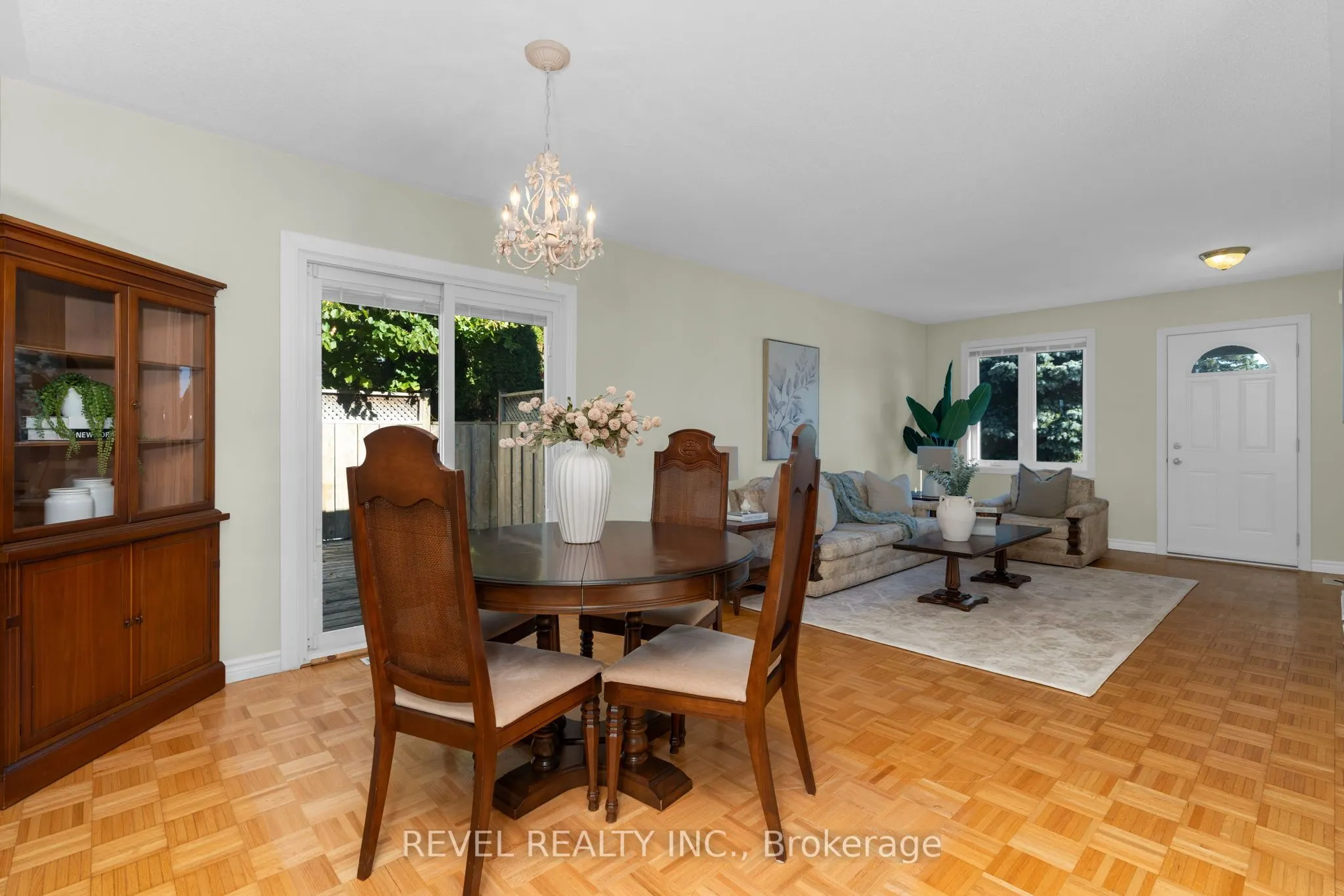290 Cundles Road W