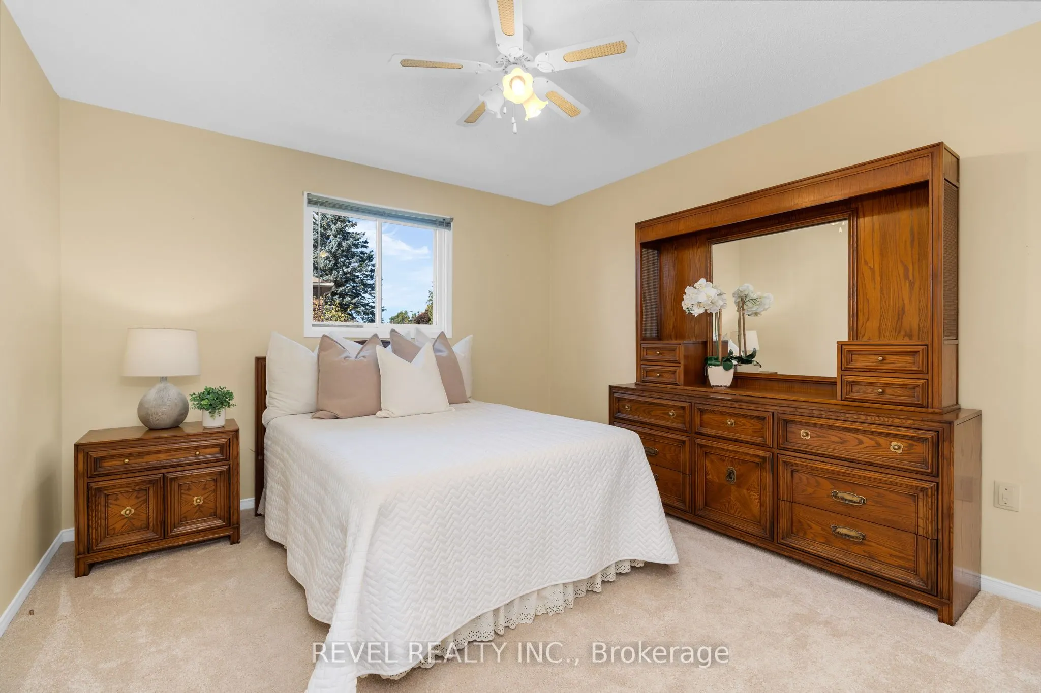 290 Cundles Road W