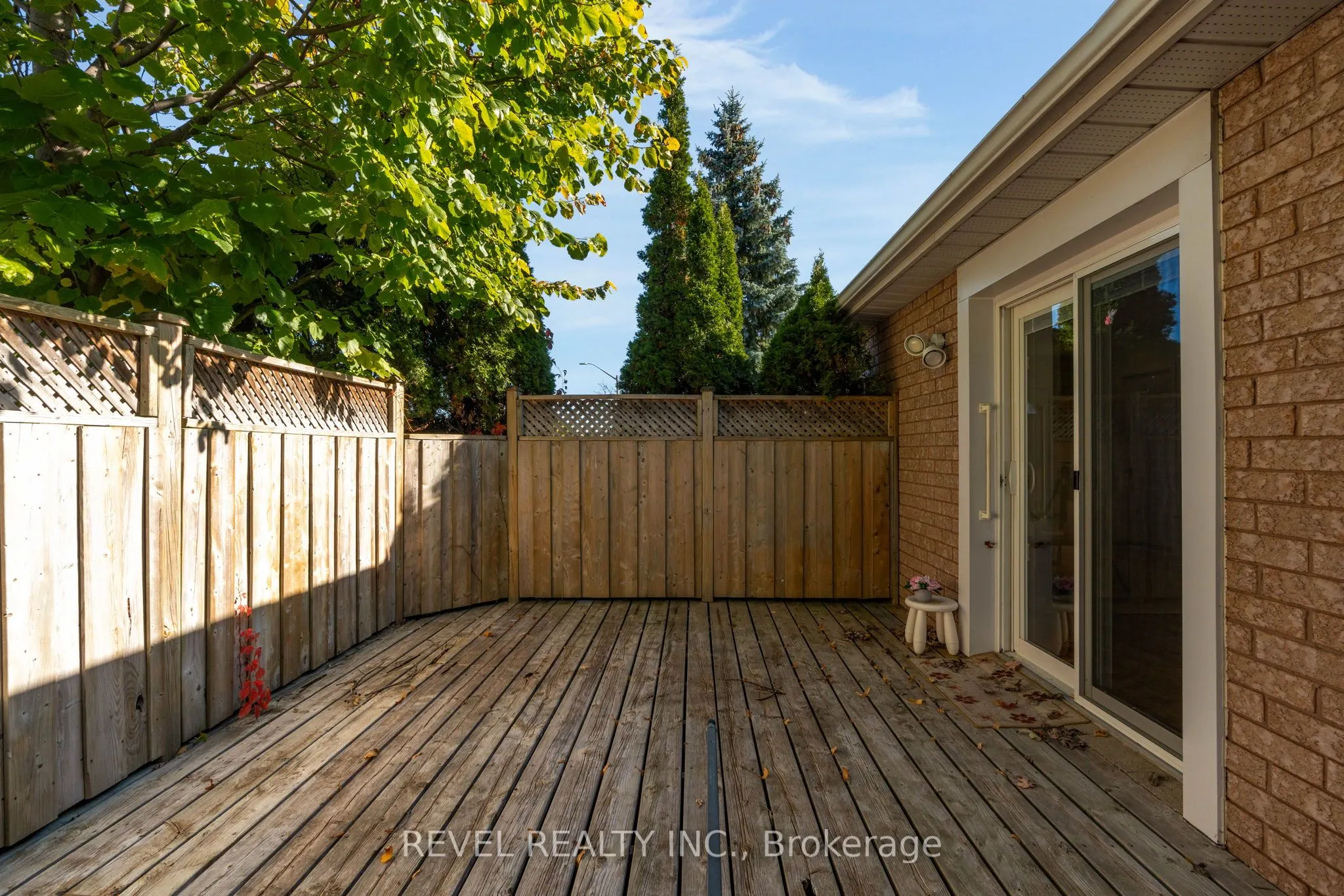 290 Cundles Road W