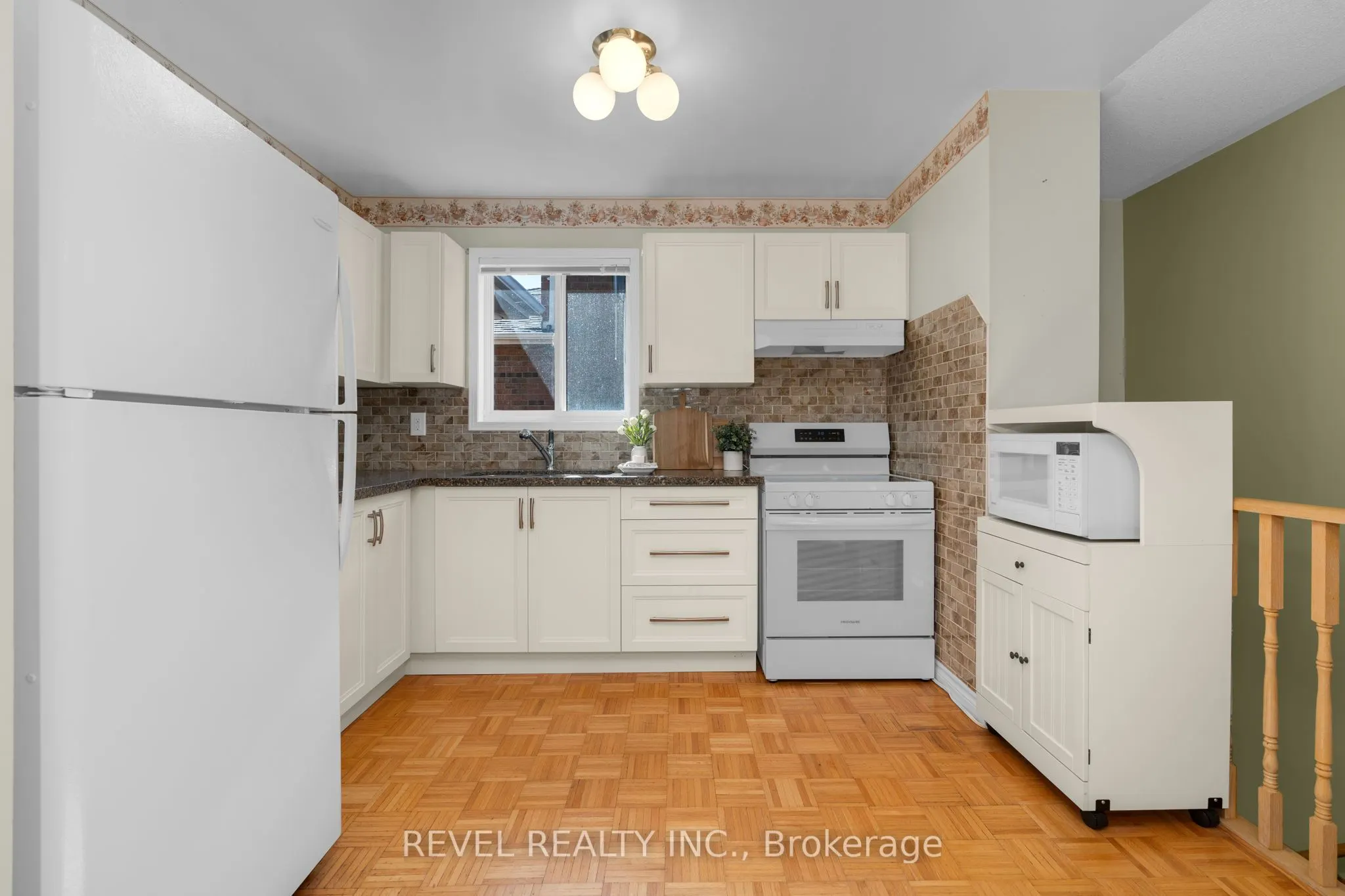 290 Cundles Road W