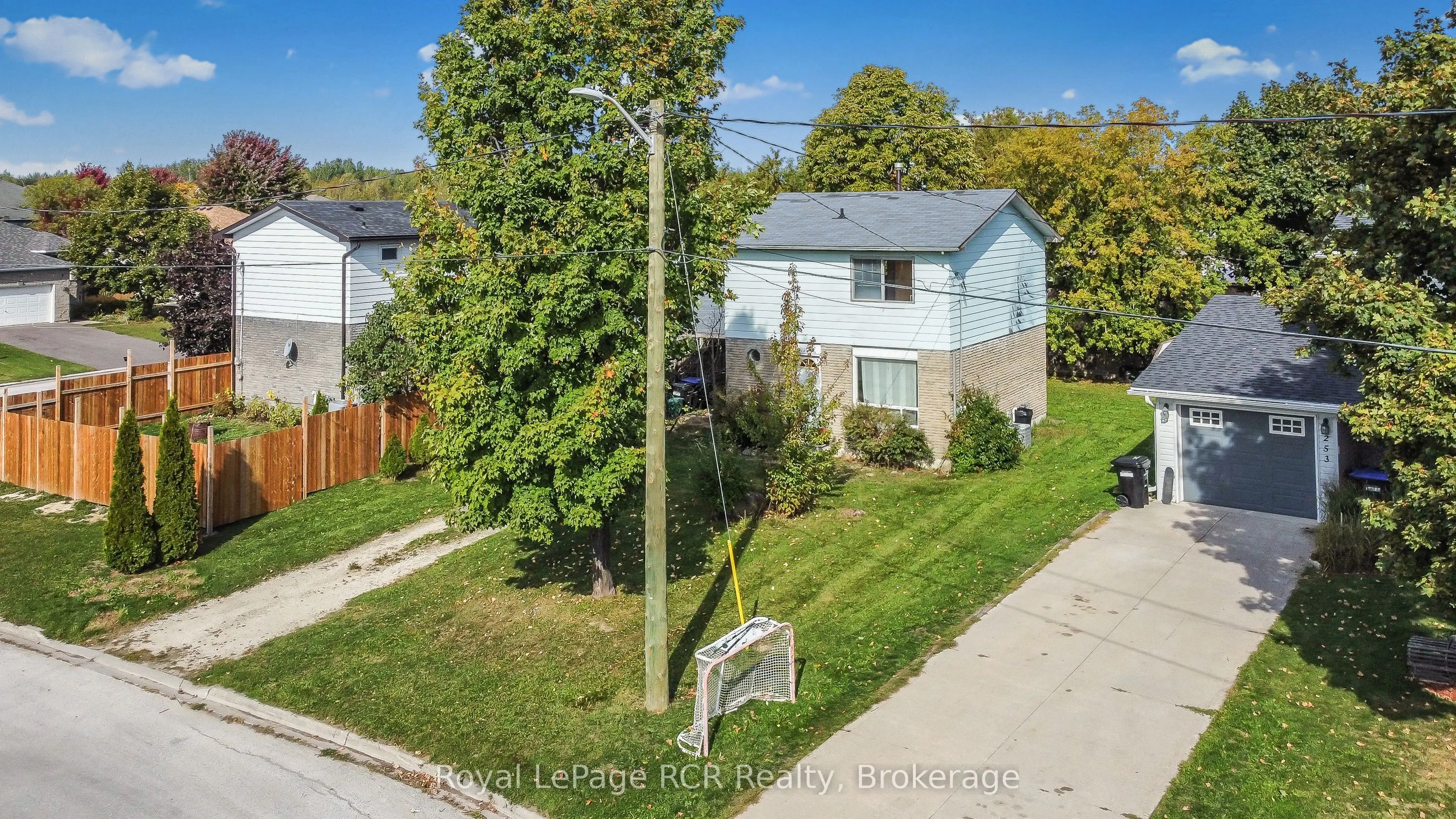 255 Valleyfield Crescent