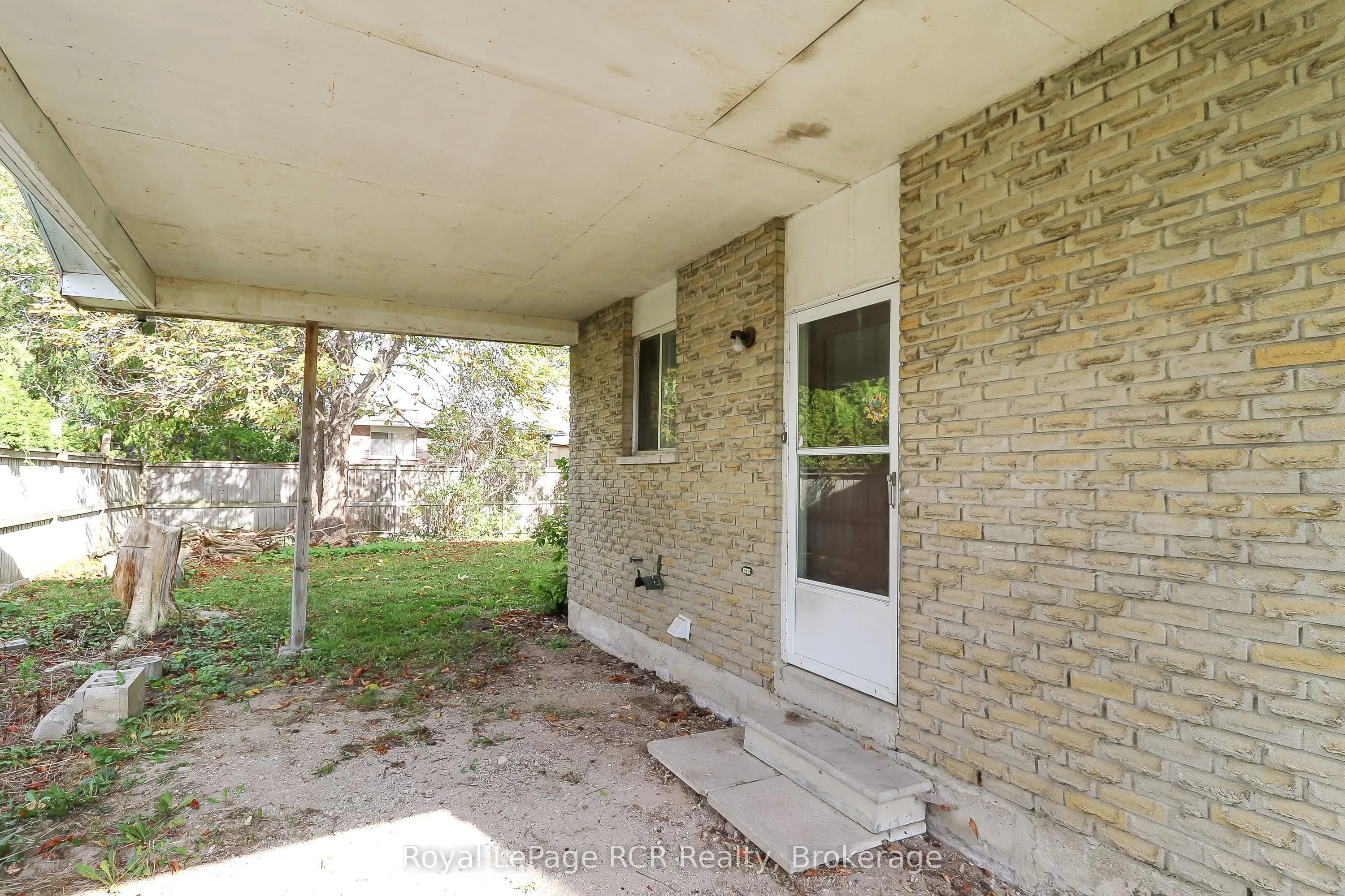 255 Valleyfield Crescent