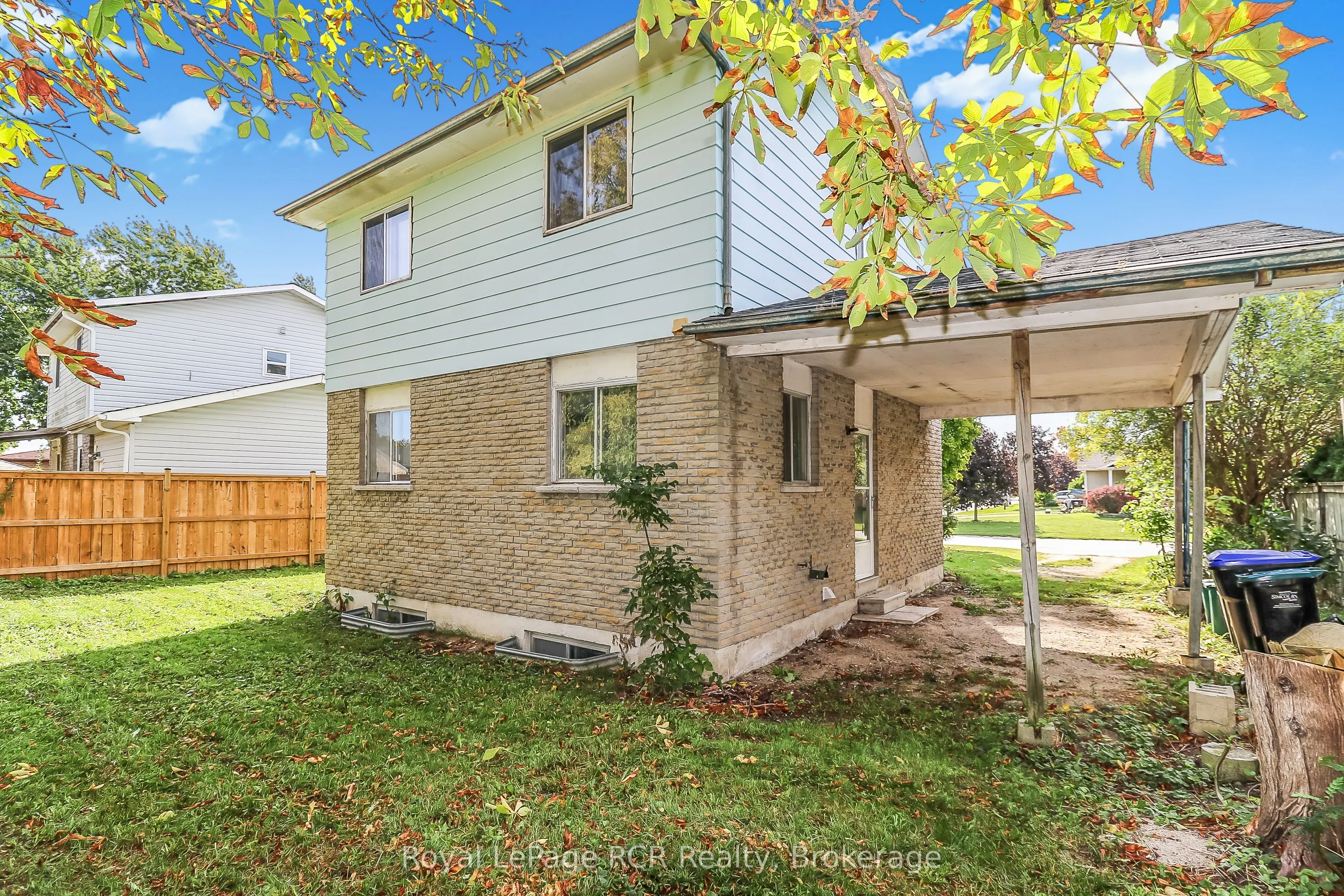 255 Valleyfield Crescent