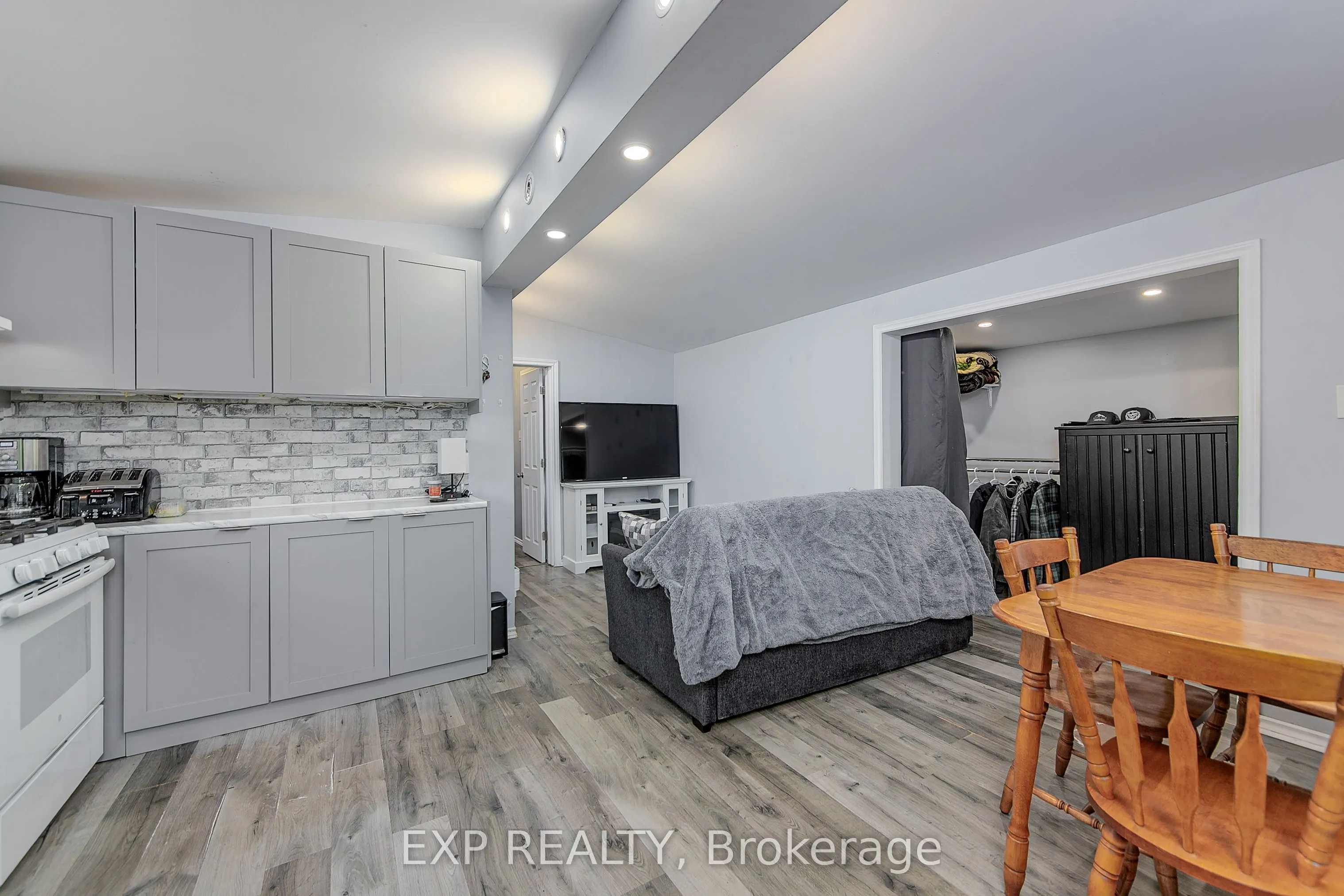 7 60th Street S