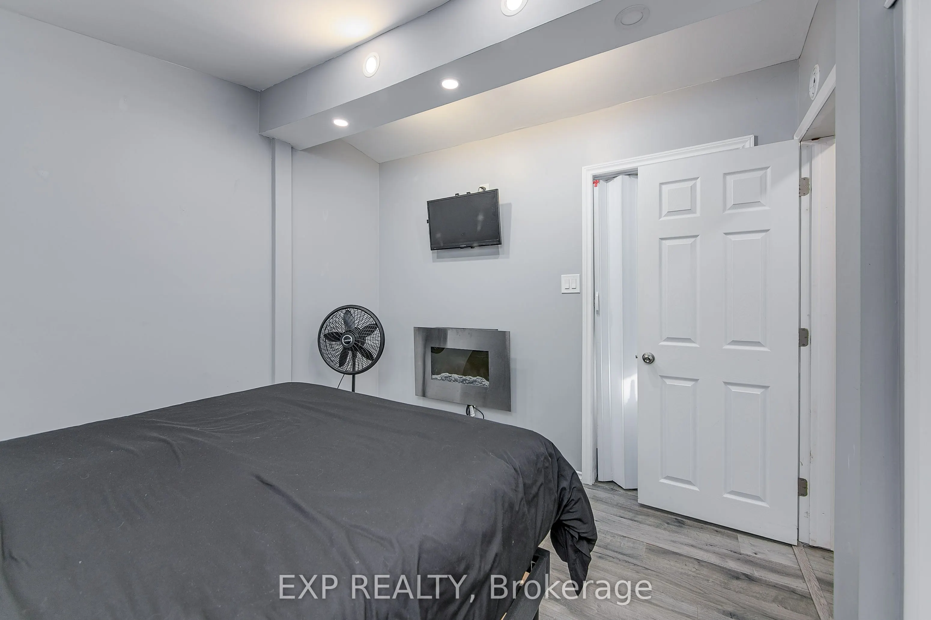 7 60th Street S