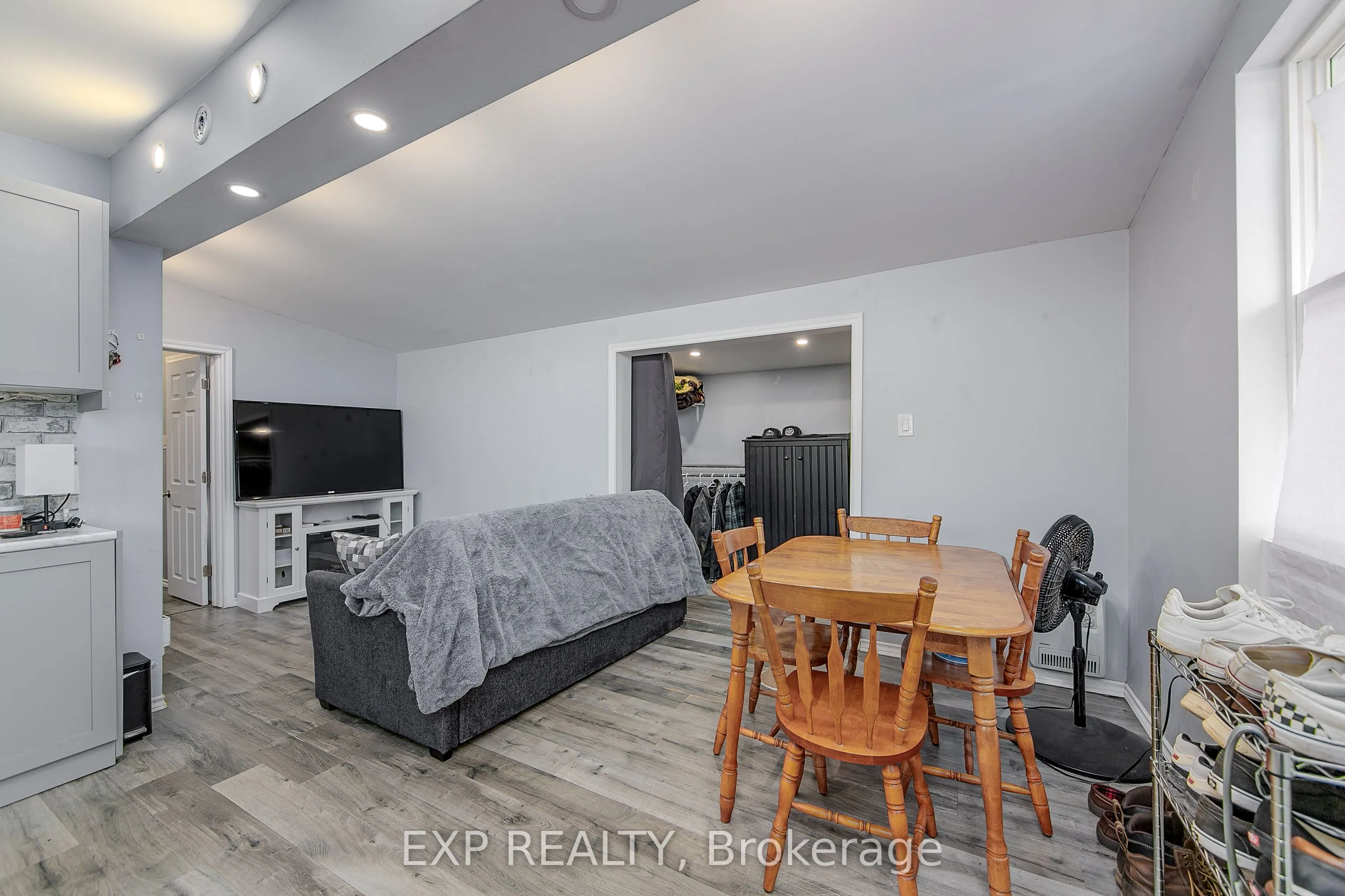 7 60th Street S