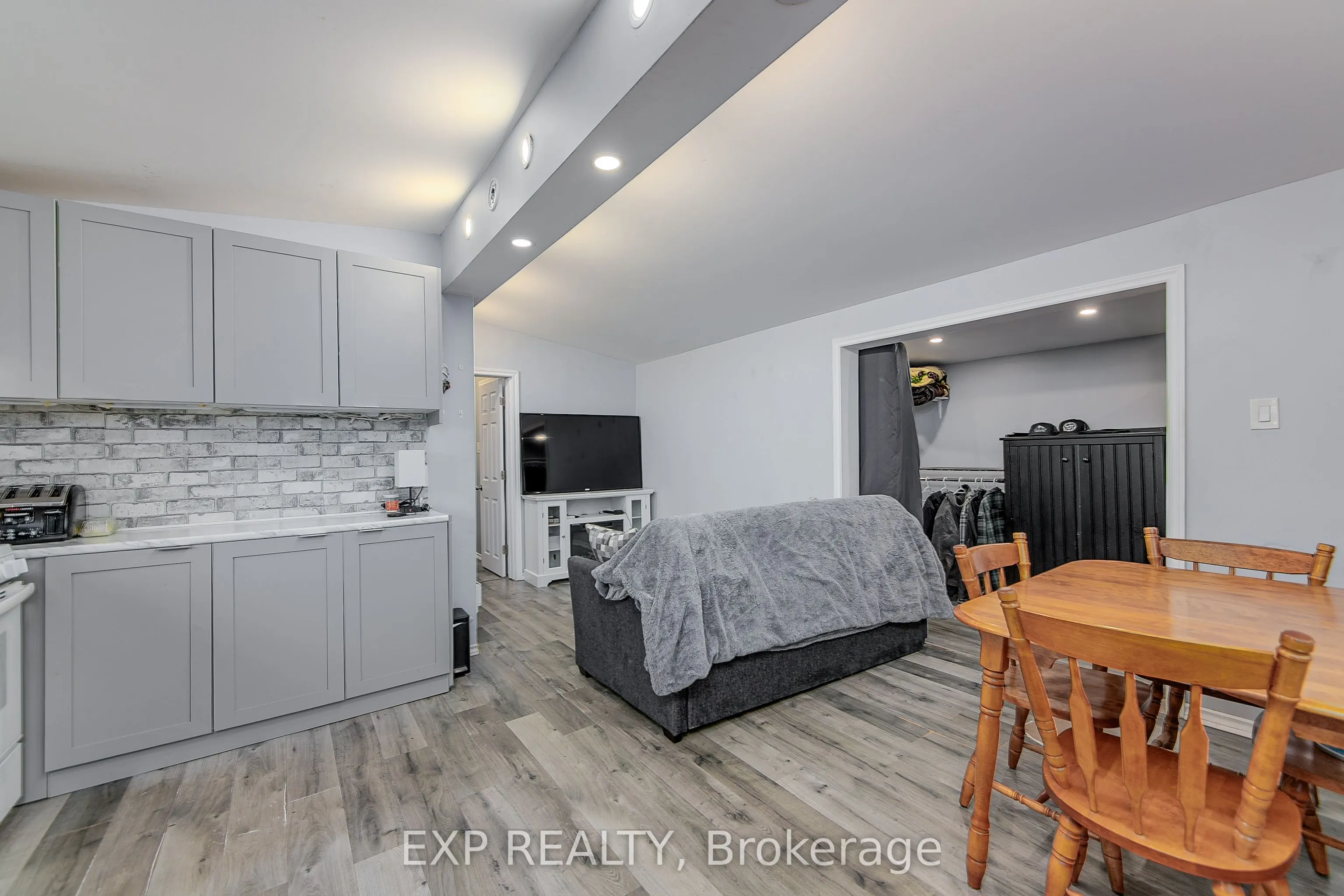 7 60th Street S