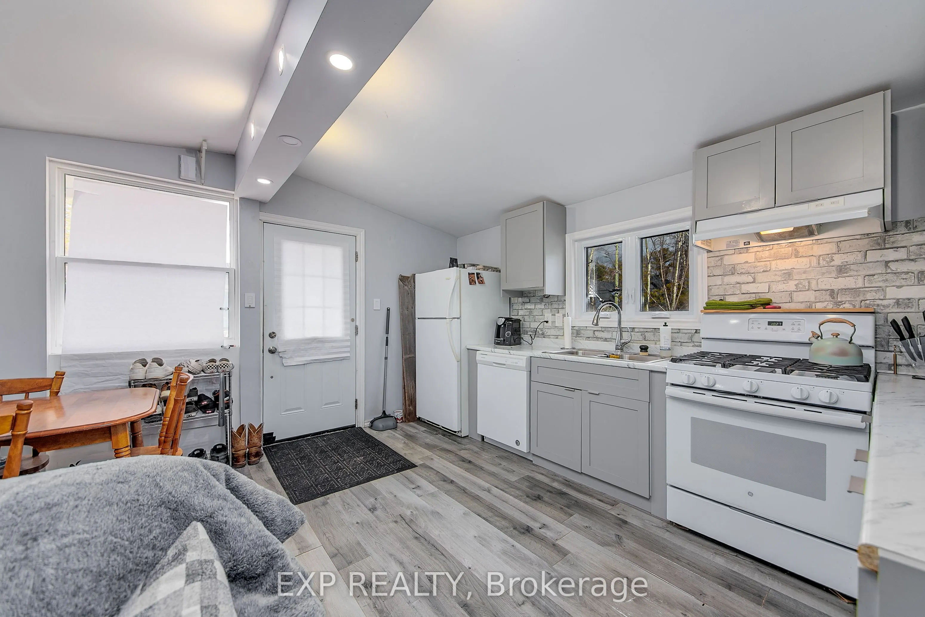 7 60th Street S