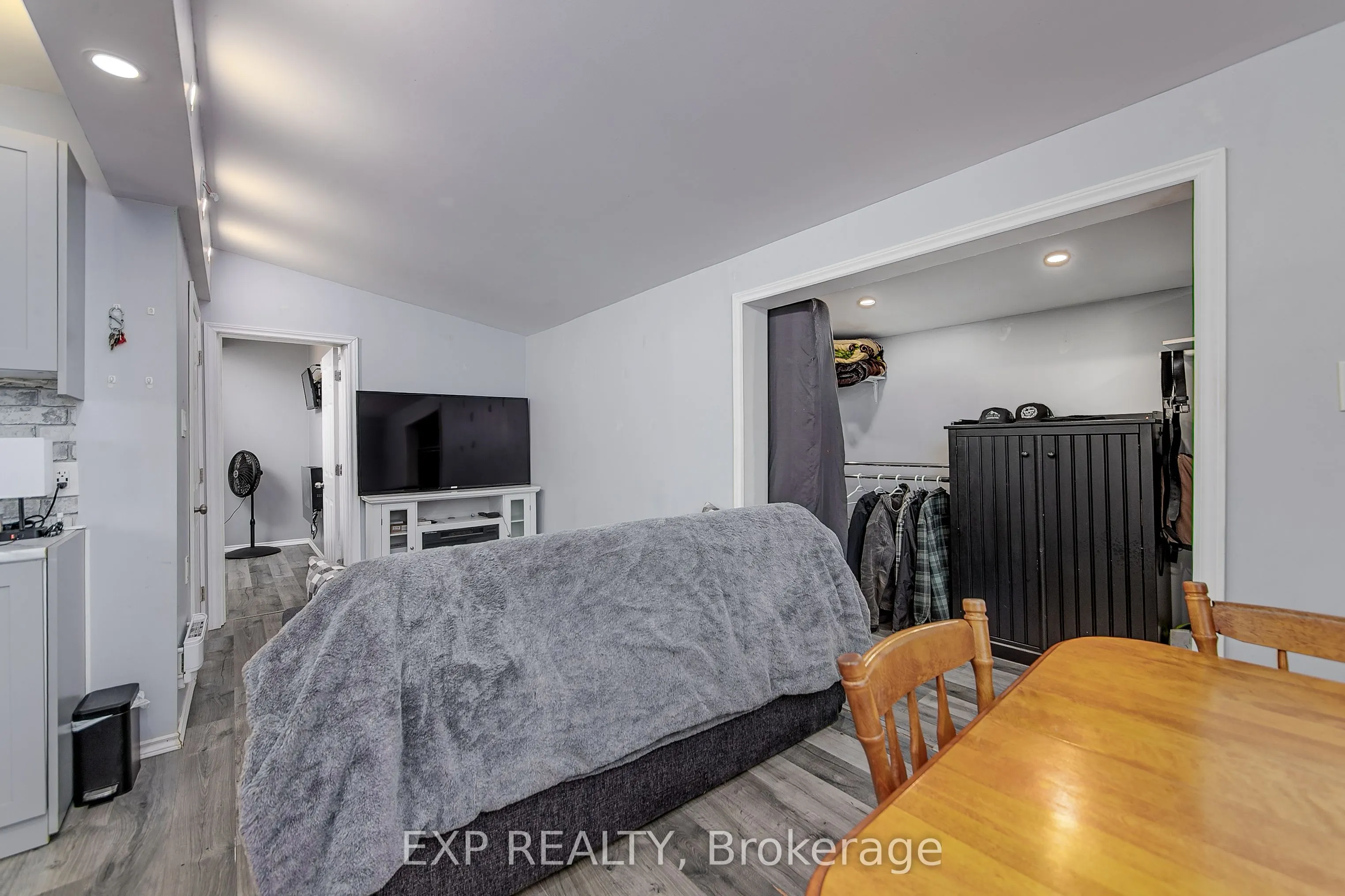 7 60th Street S