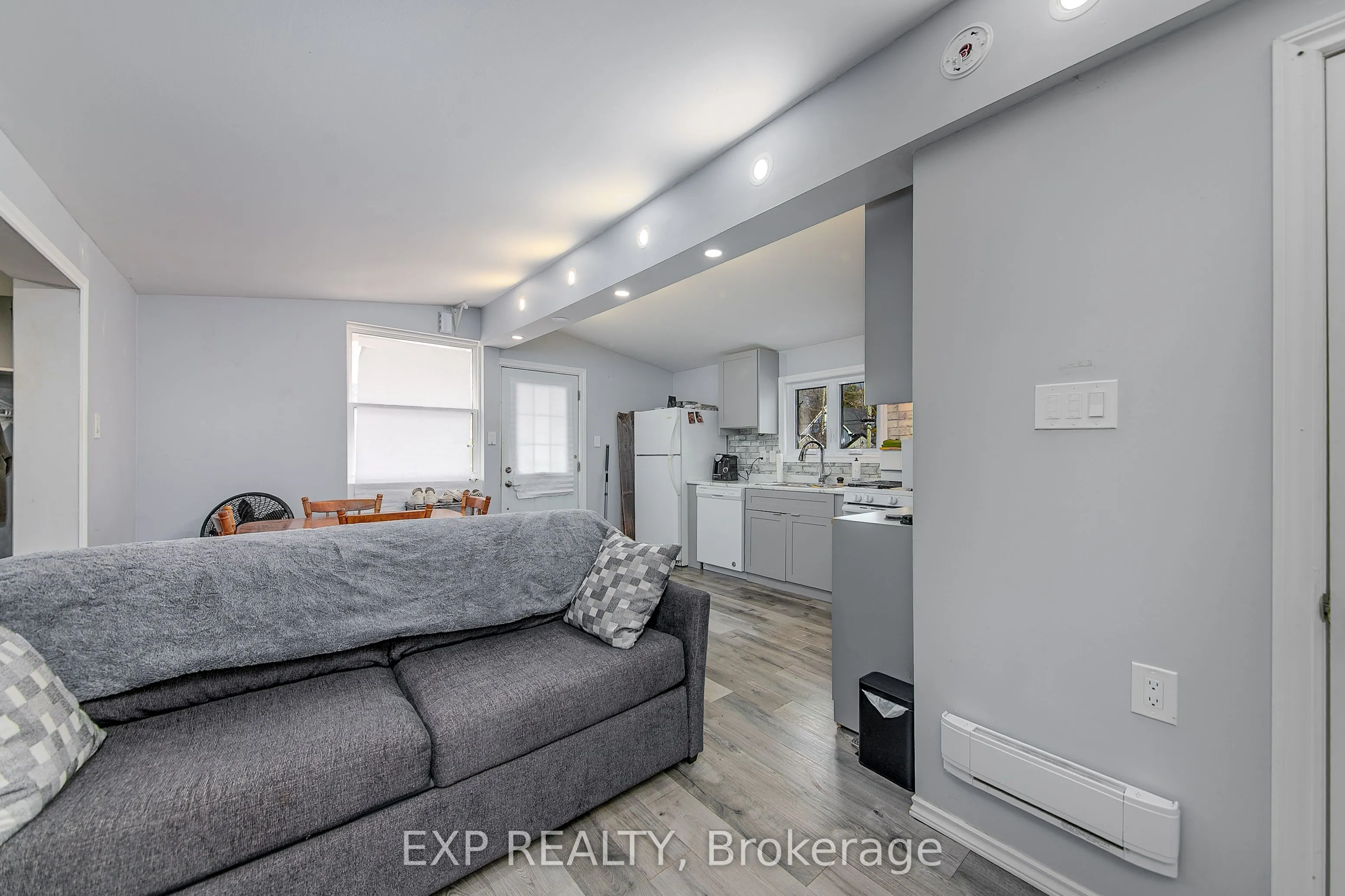 7 60th Street S
