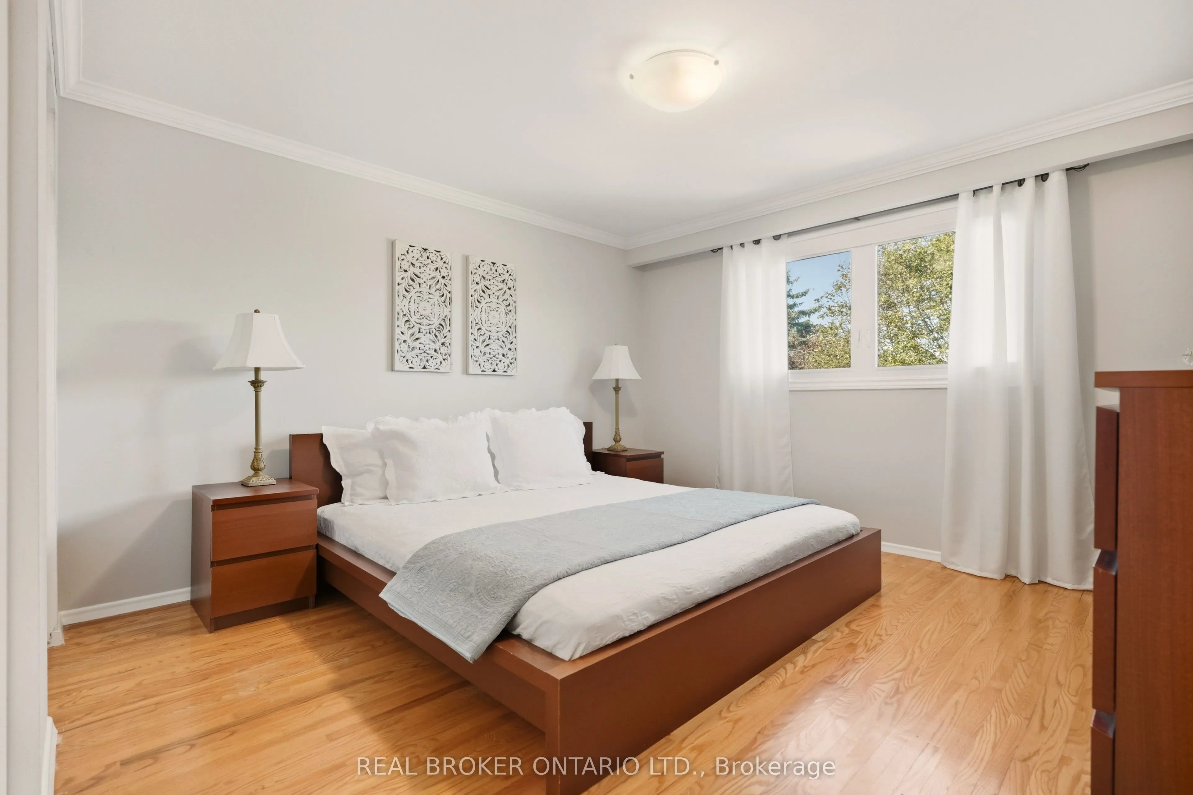 33 Porter Crescent