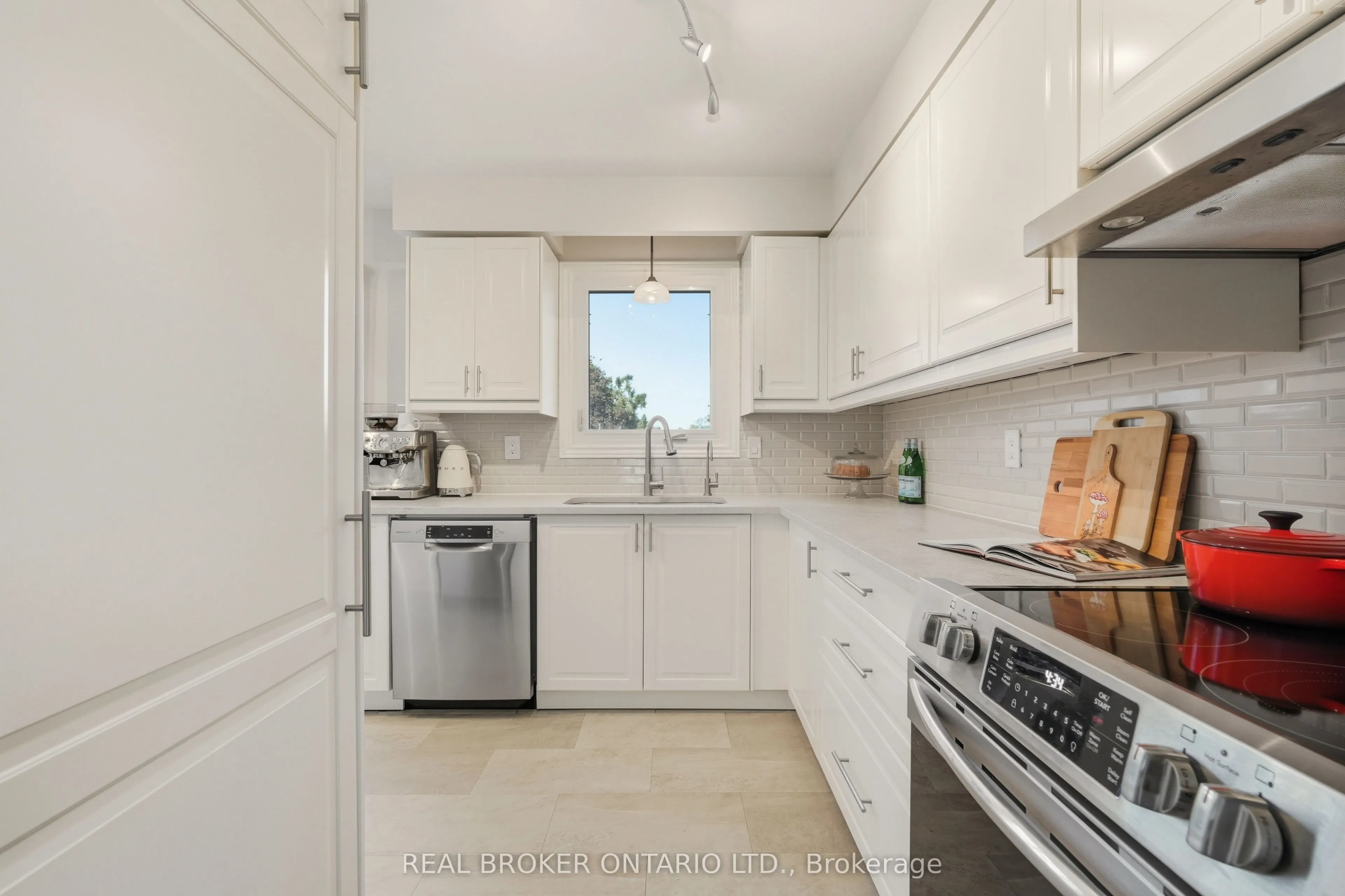 33 Porter Crescent