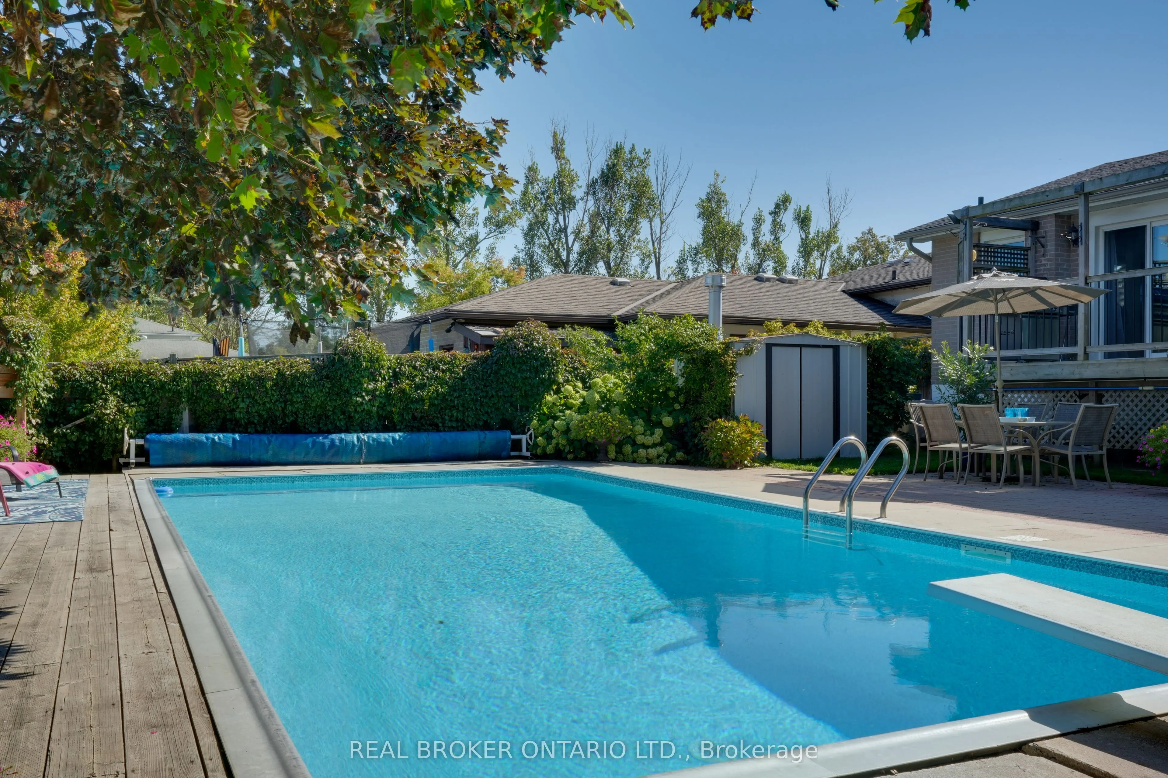 33 Porter Crescent