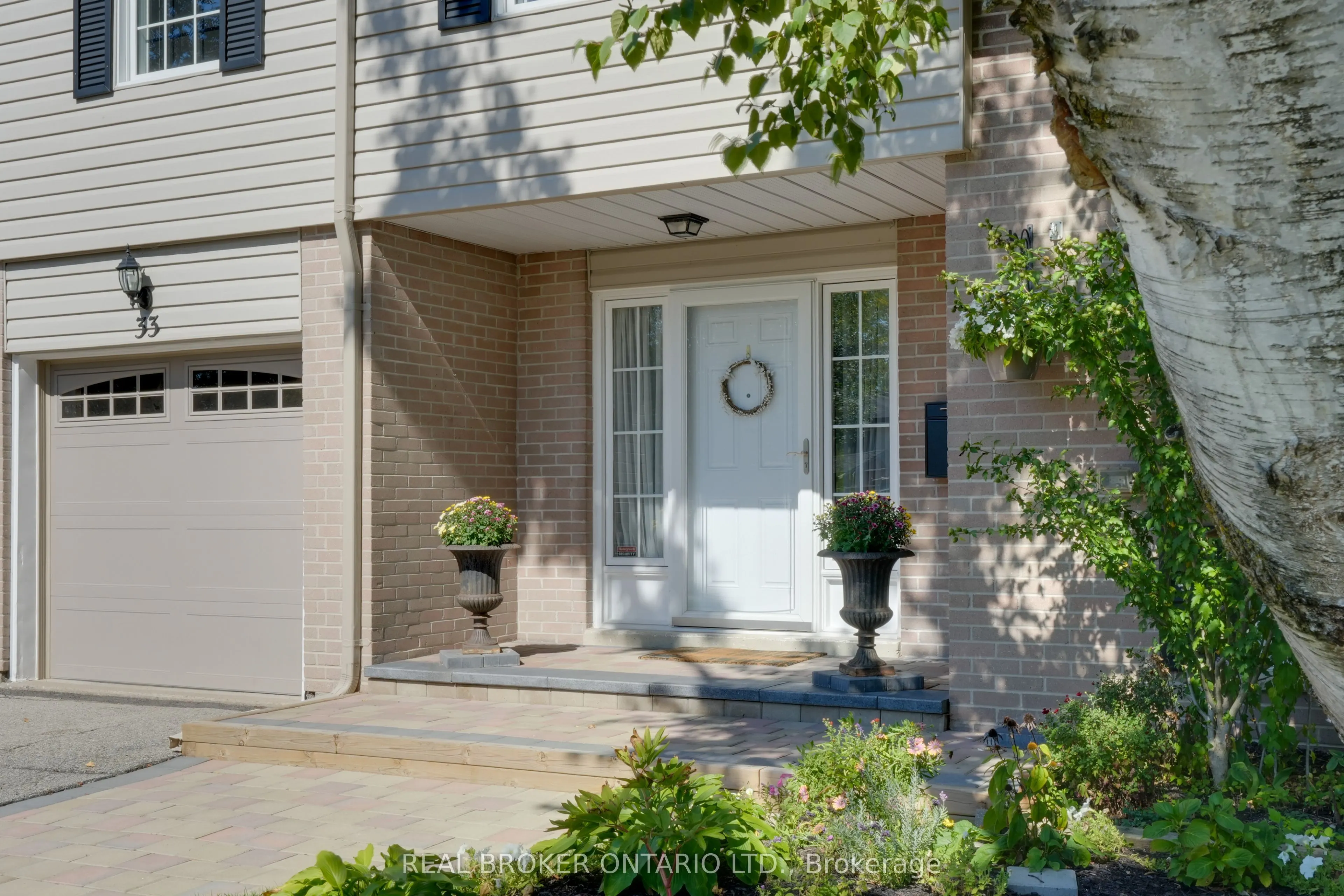 33 Porter Crescent