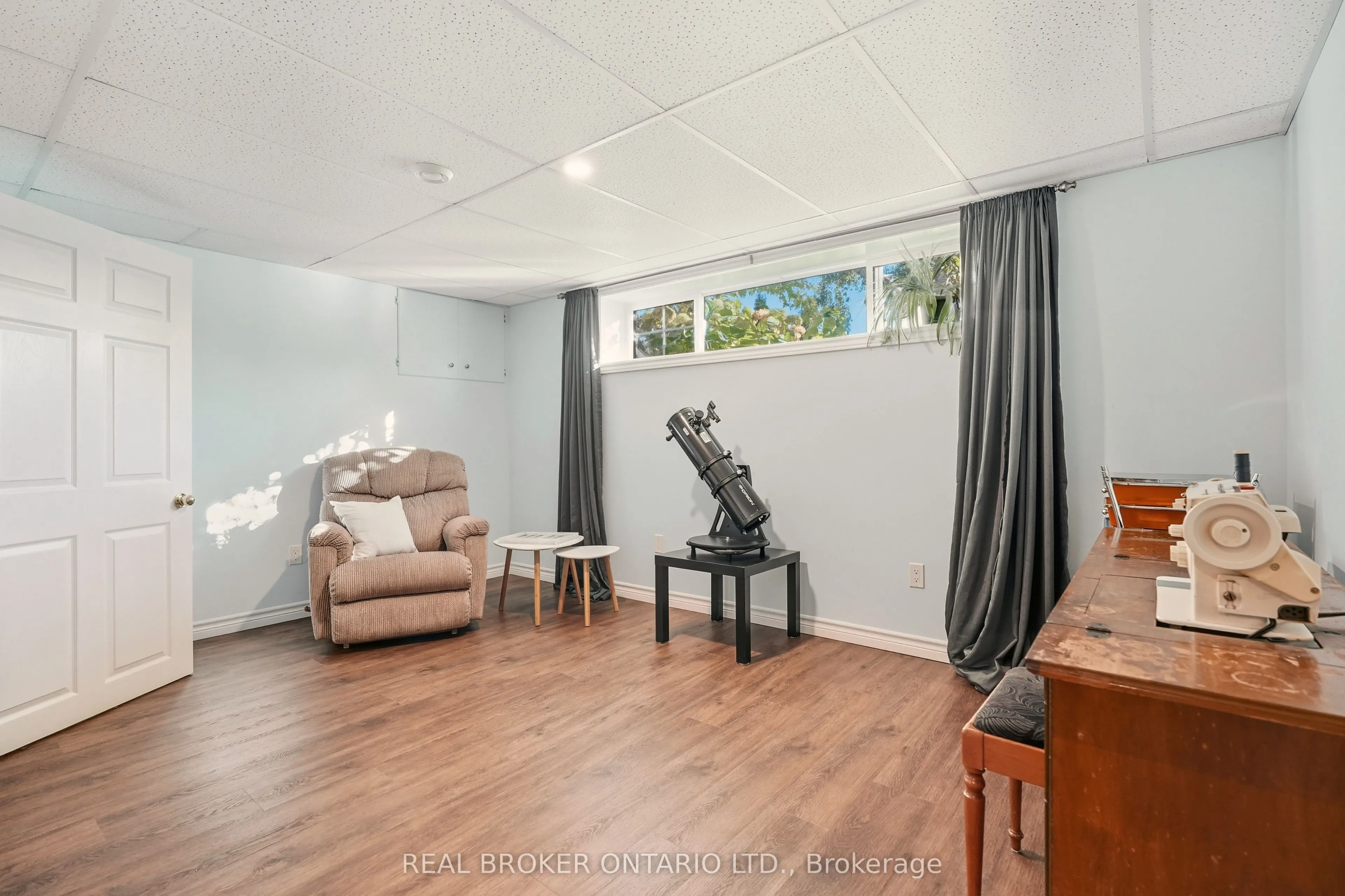 33 Porter Crescent