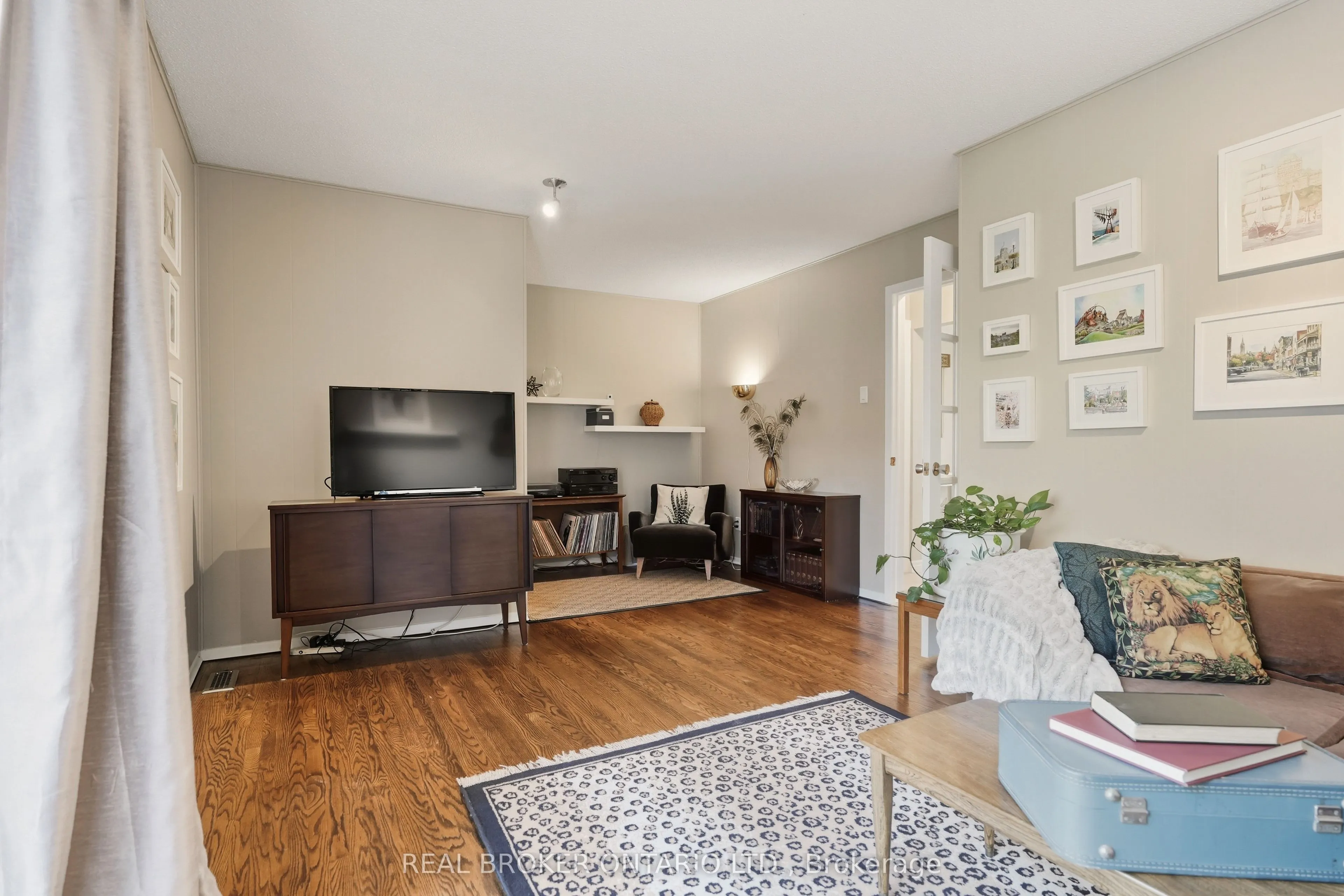 33 Porter Crescent