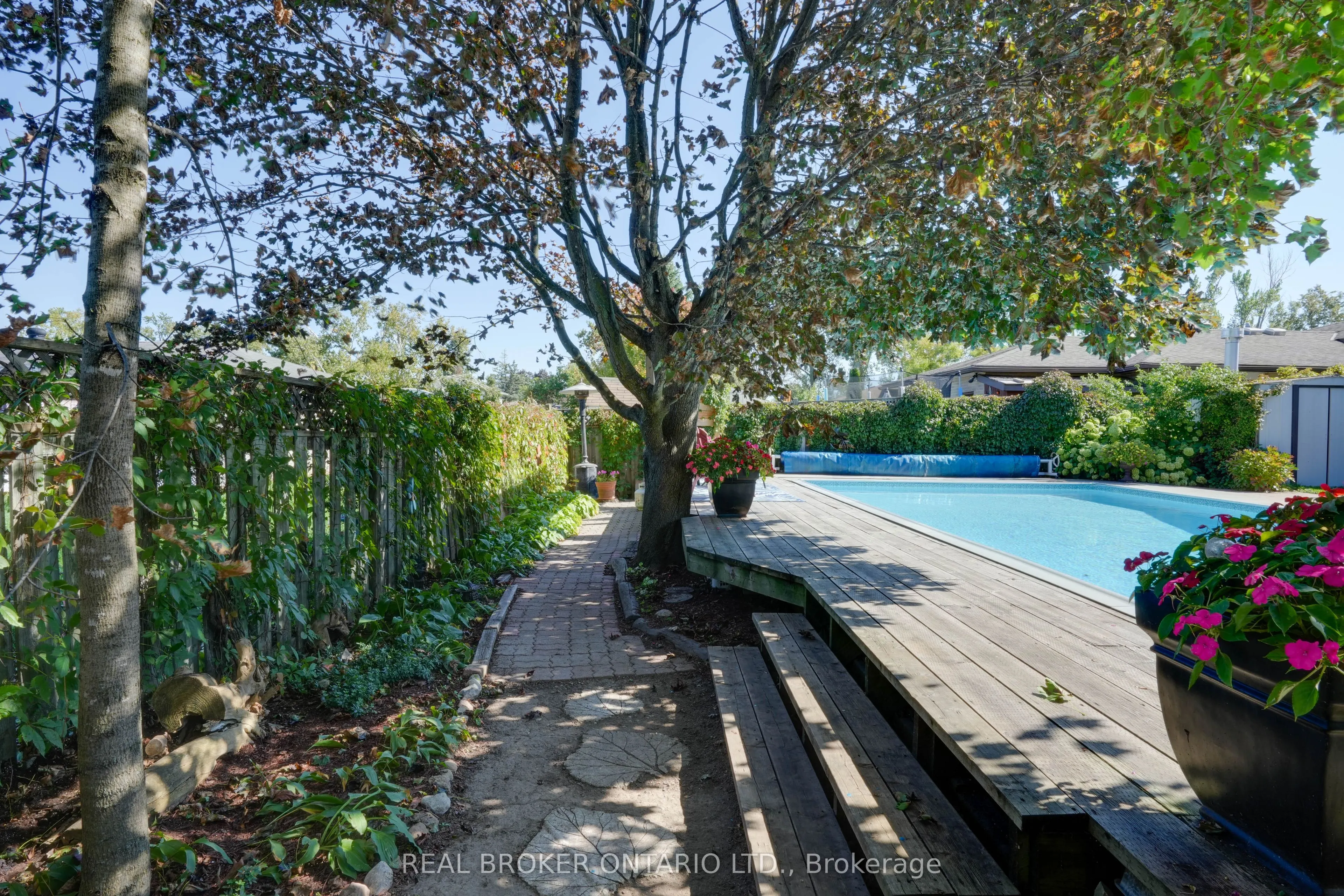 33 Porter Crescent