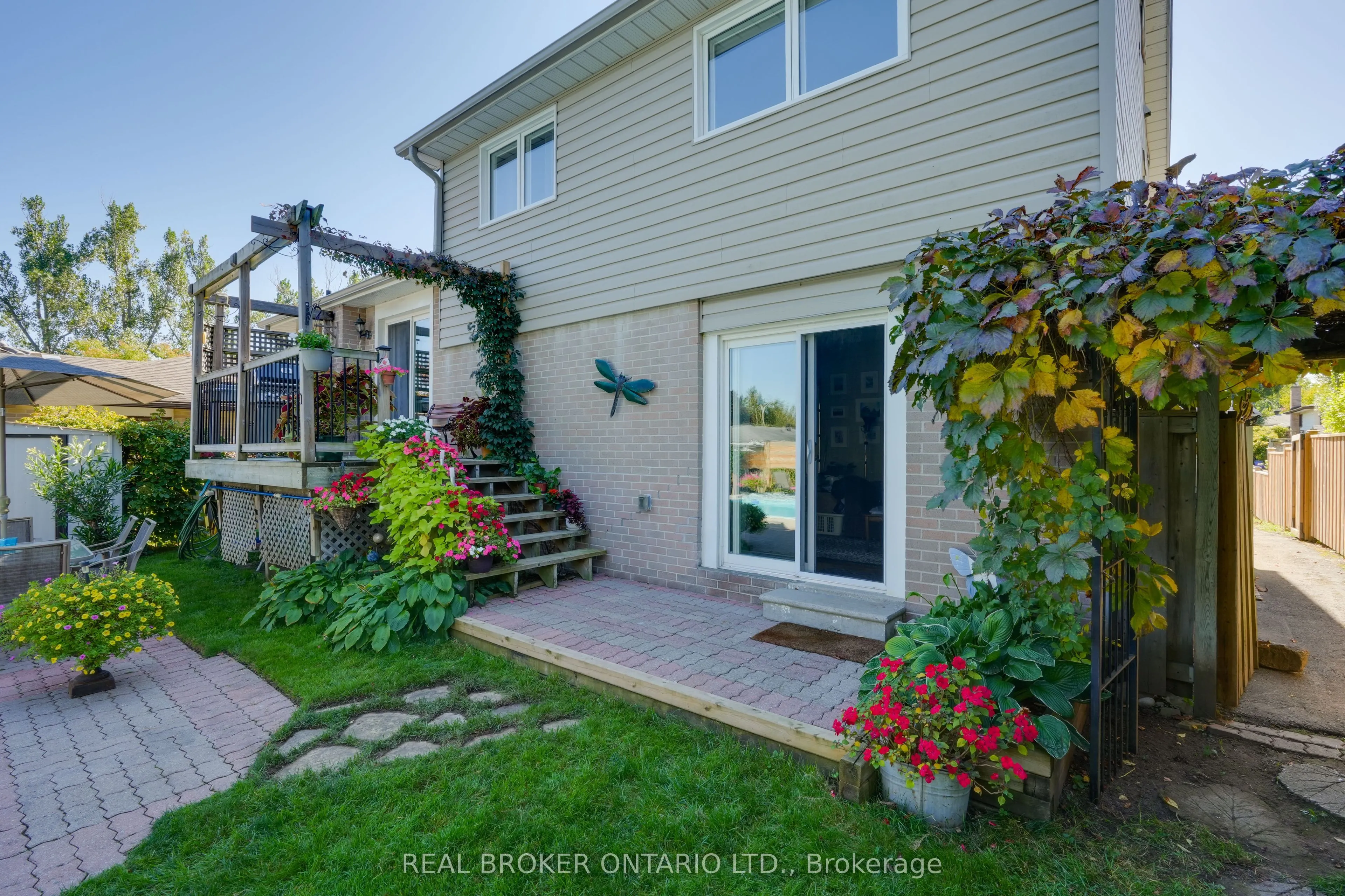 33 Porter Crescent