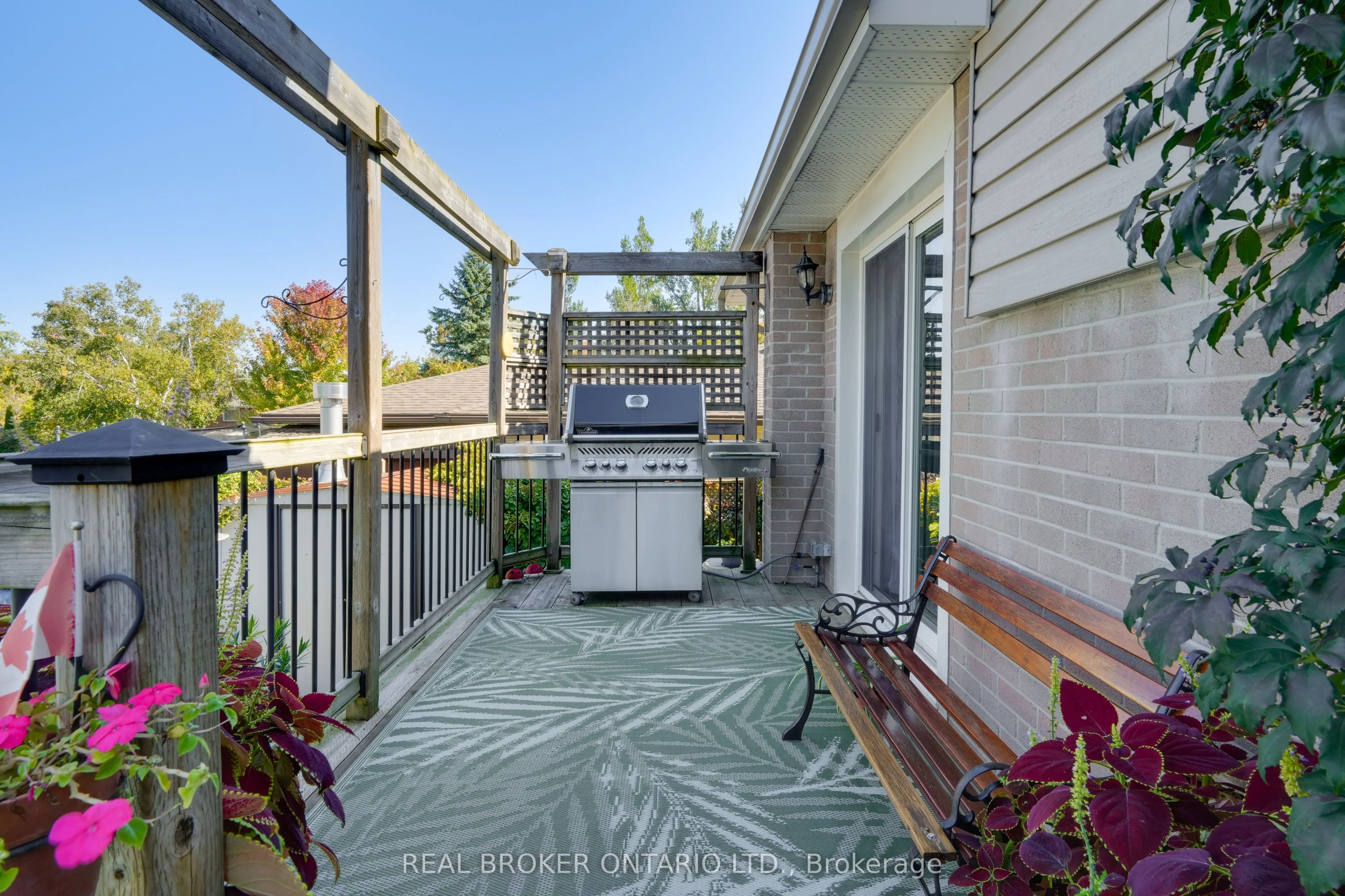 33 Porter Crescent