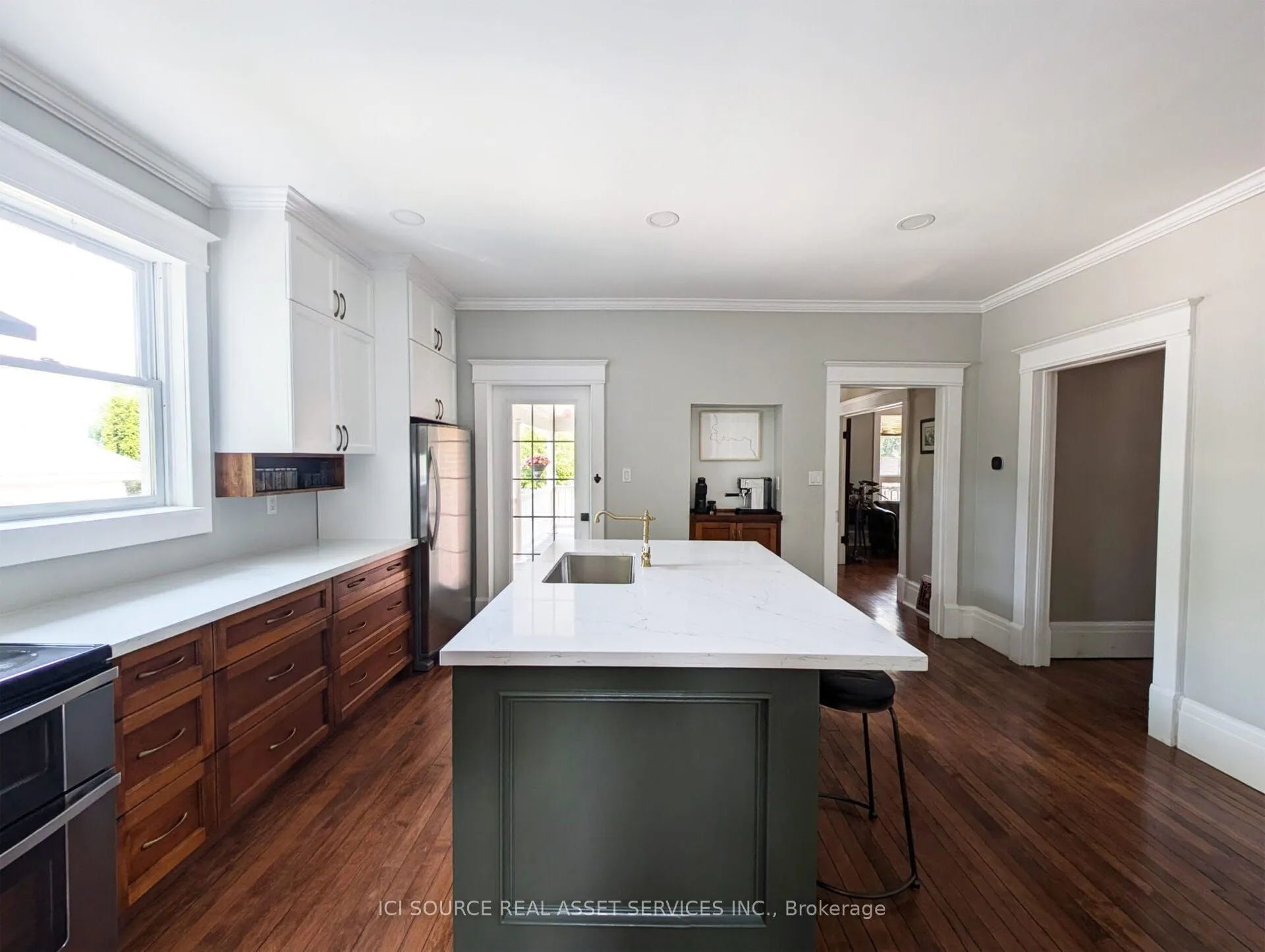 260 Colborne Street W