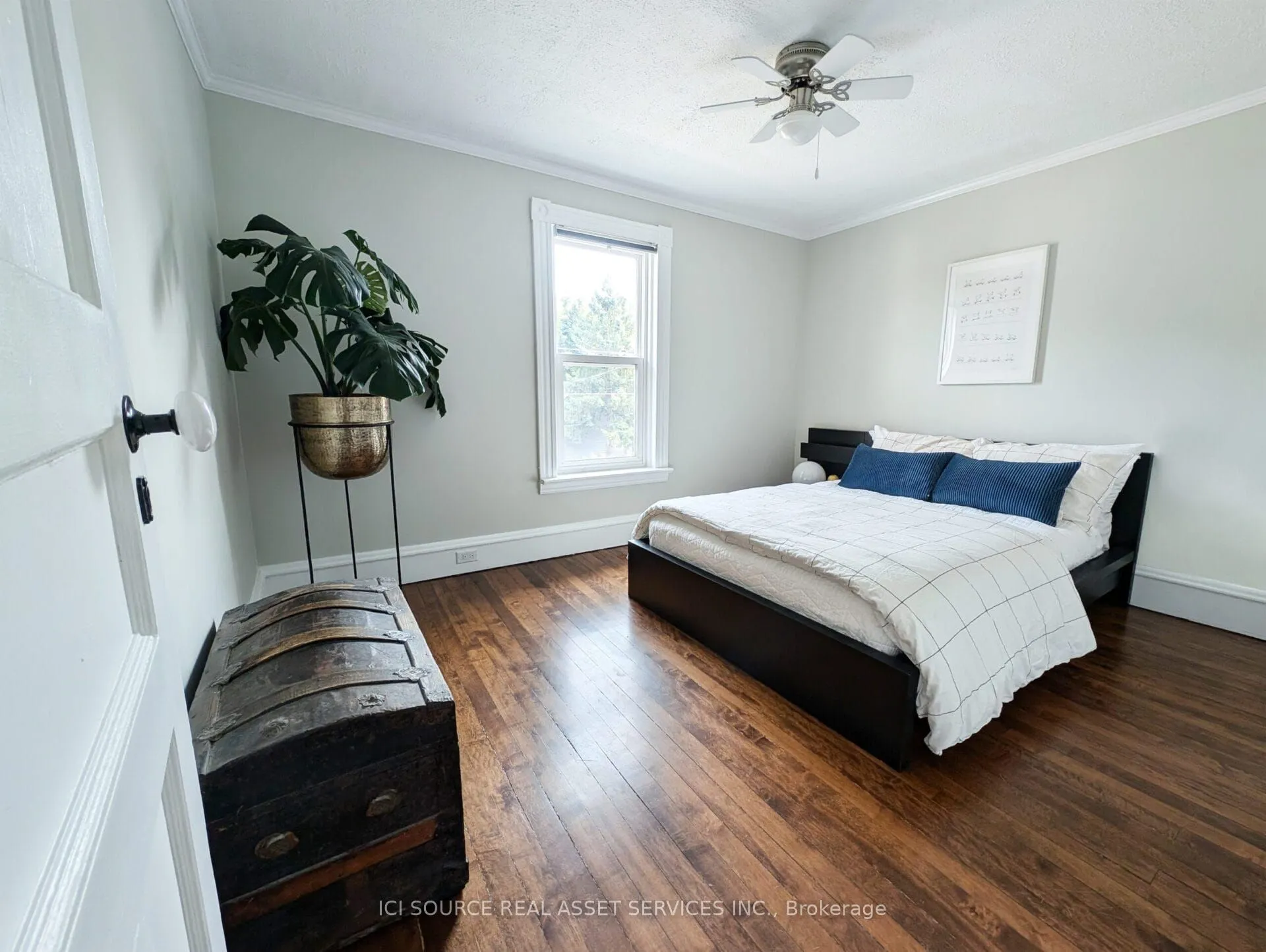 260 Colborne Street W