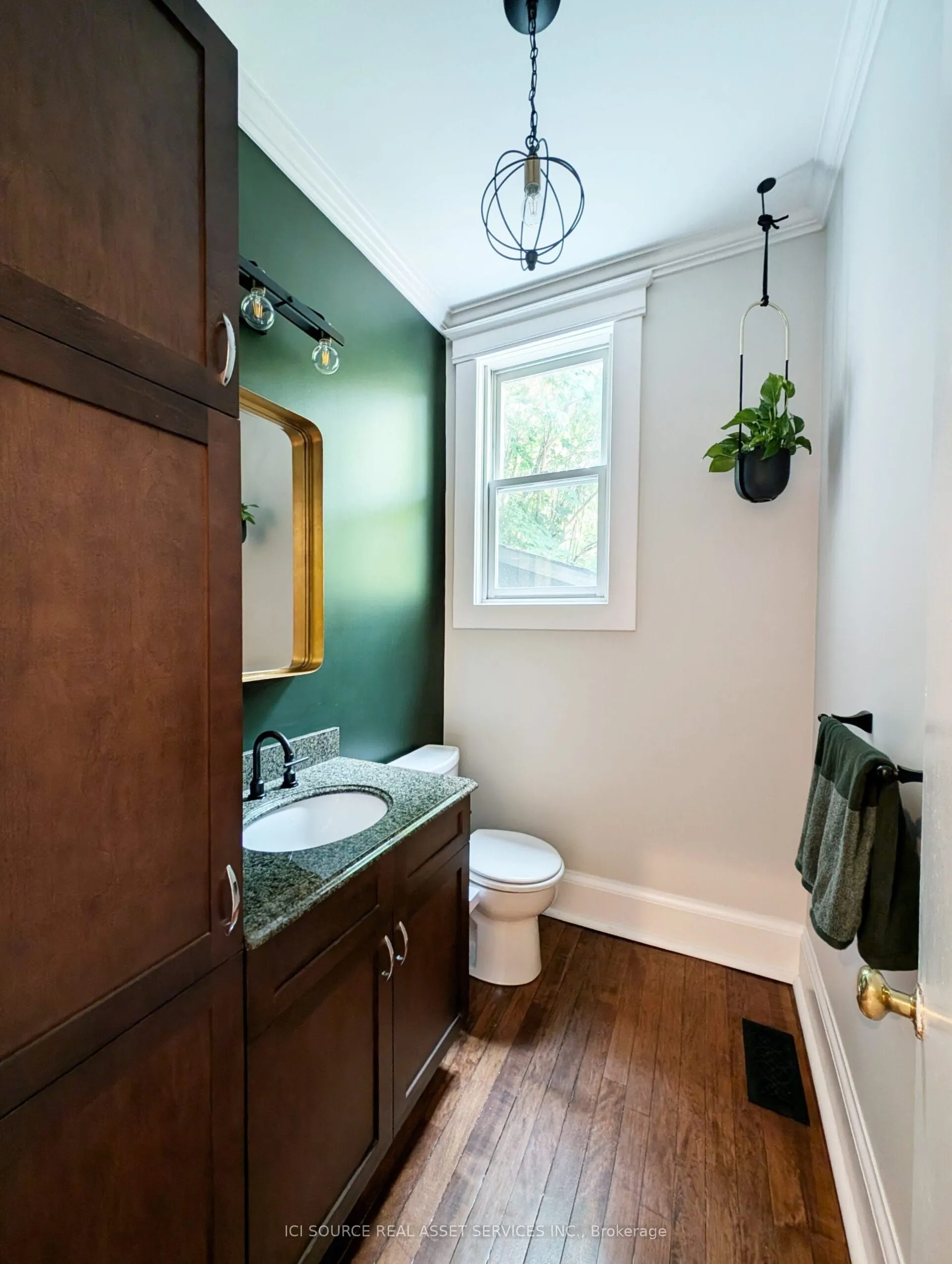 260 Colborne Street W