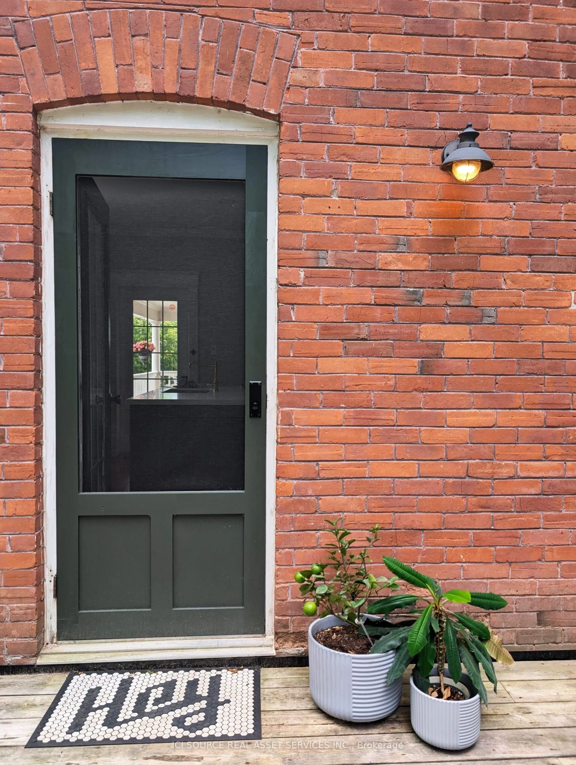 260 Colborne Street W