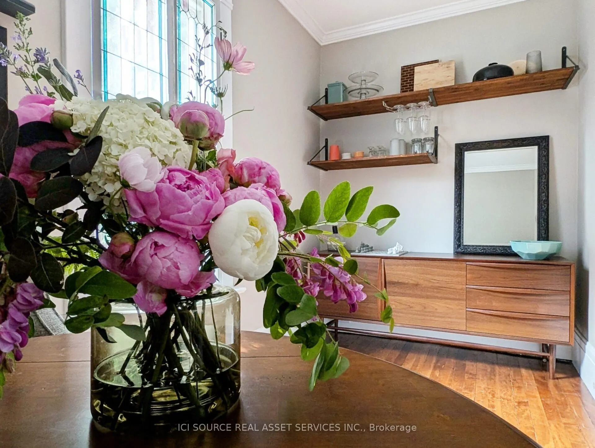 260 Colborne Street W