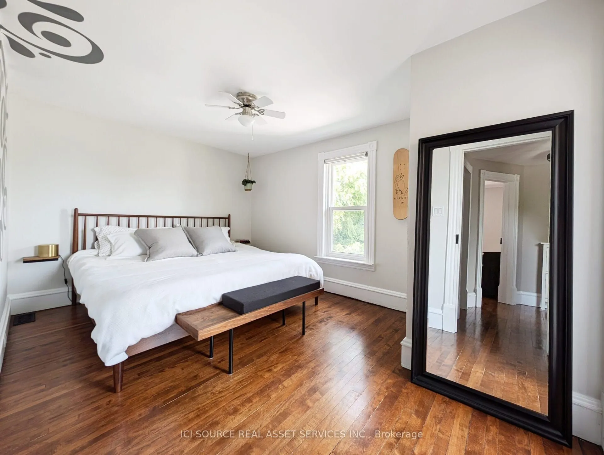 260 Colborne Street W