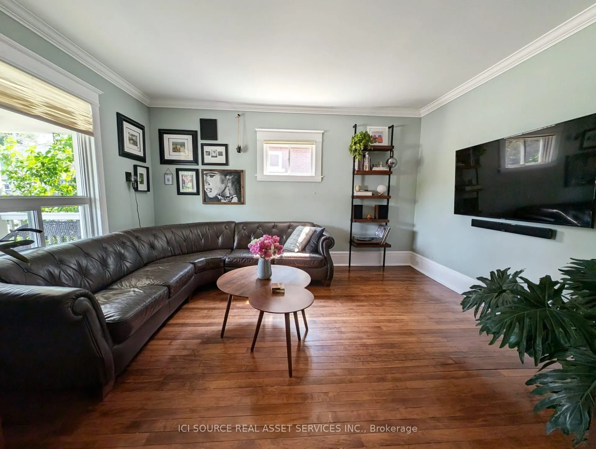 260 Colborne Street W
