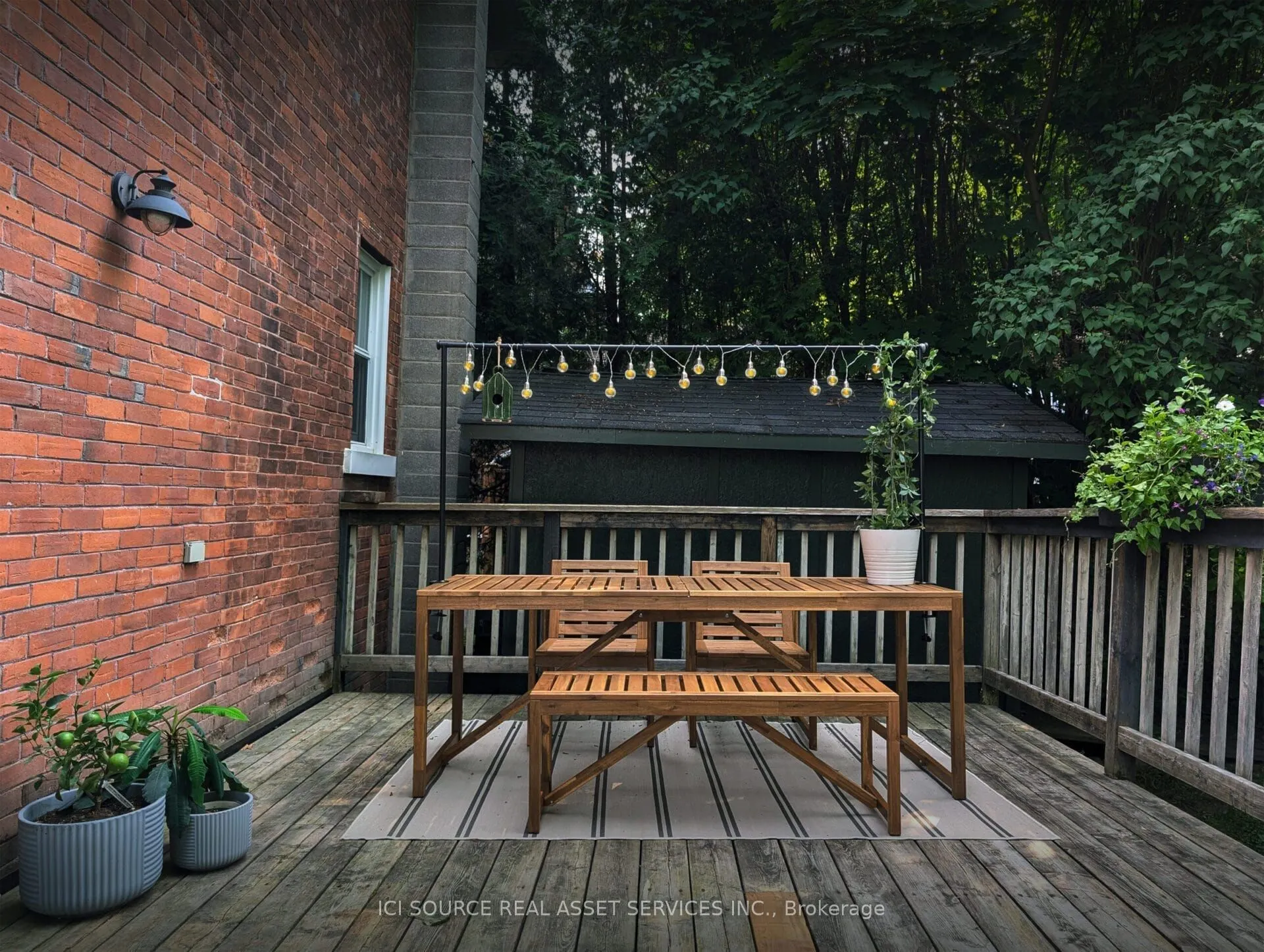 260 Colborne Street W
