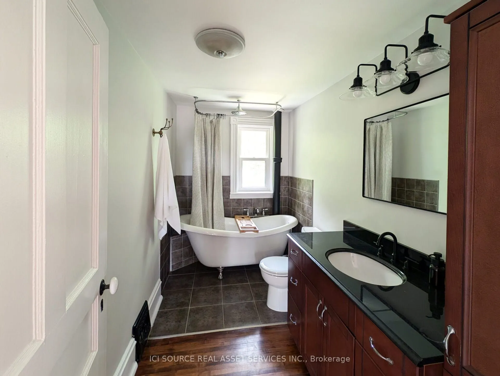 260 Colborne Street W