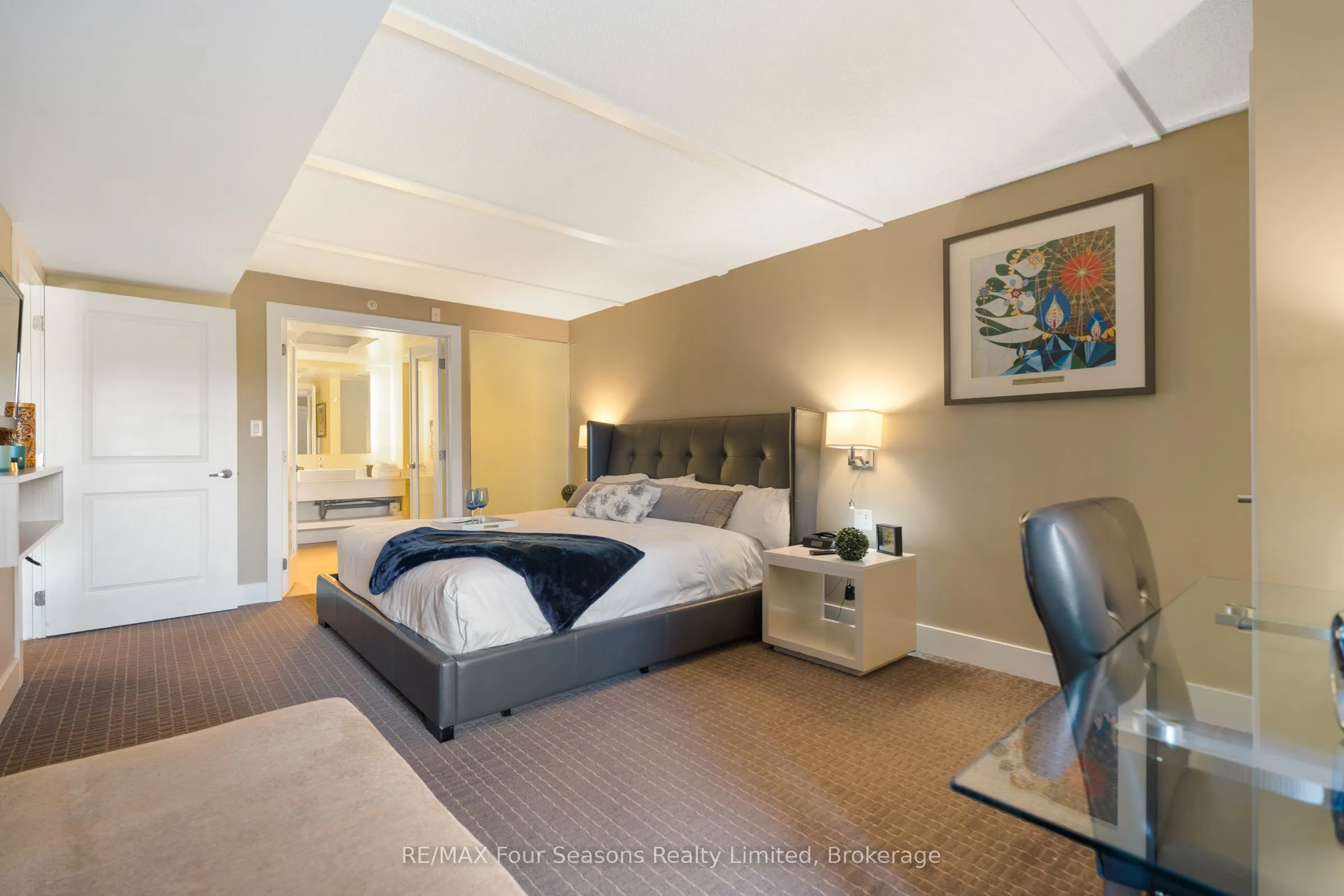 9 Harbour Street E, #6210/6212