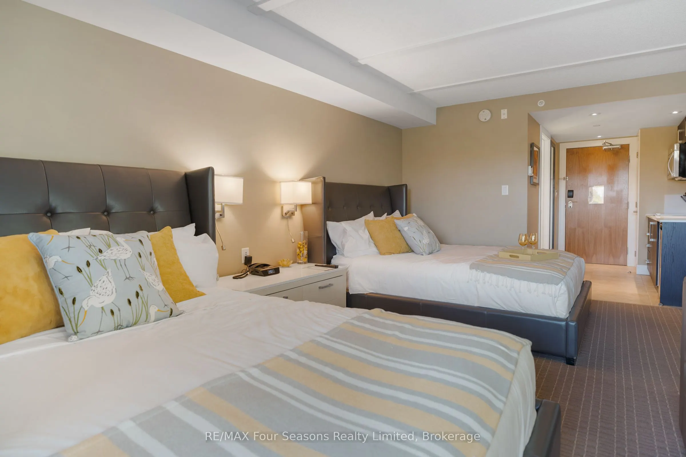 9 Harbour Street E, #6210/6212