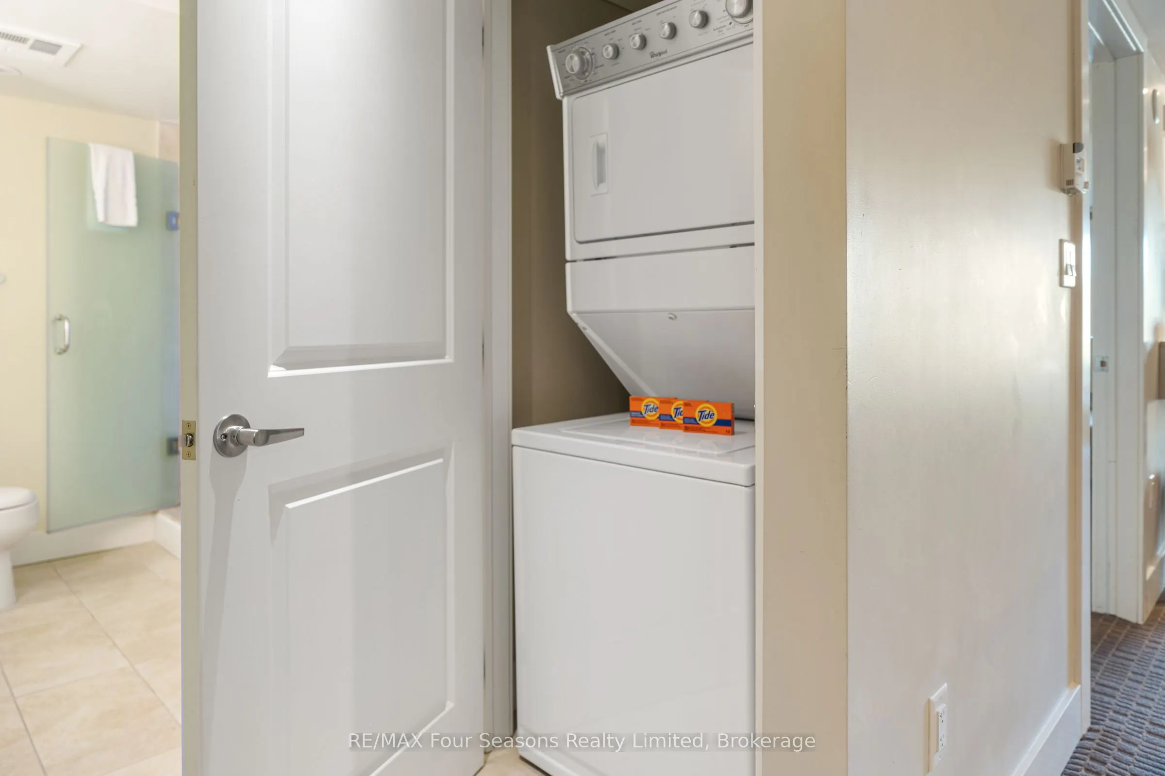 9 Harbour Street E, #6210/6212