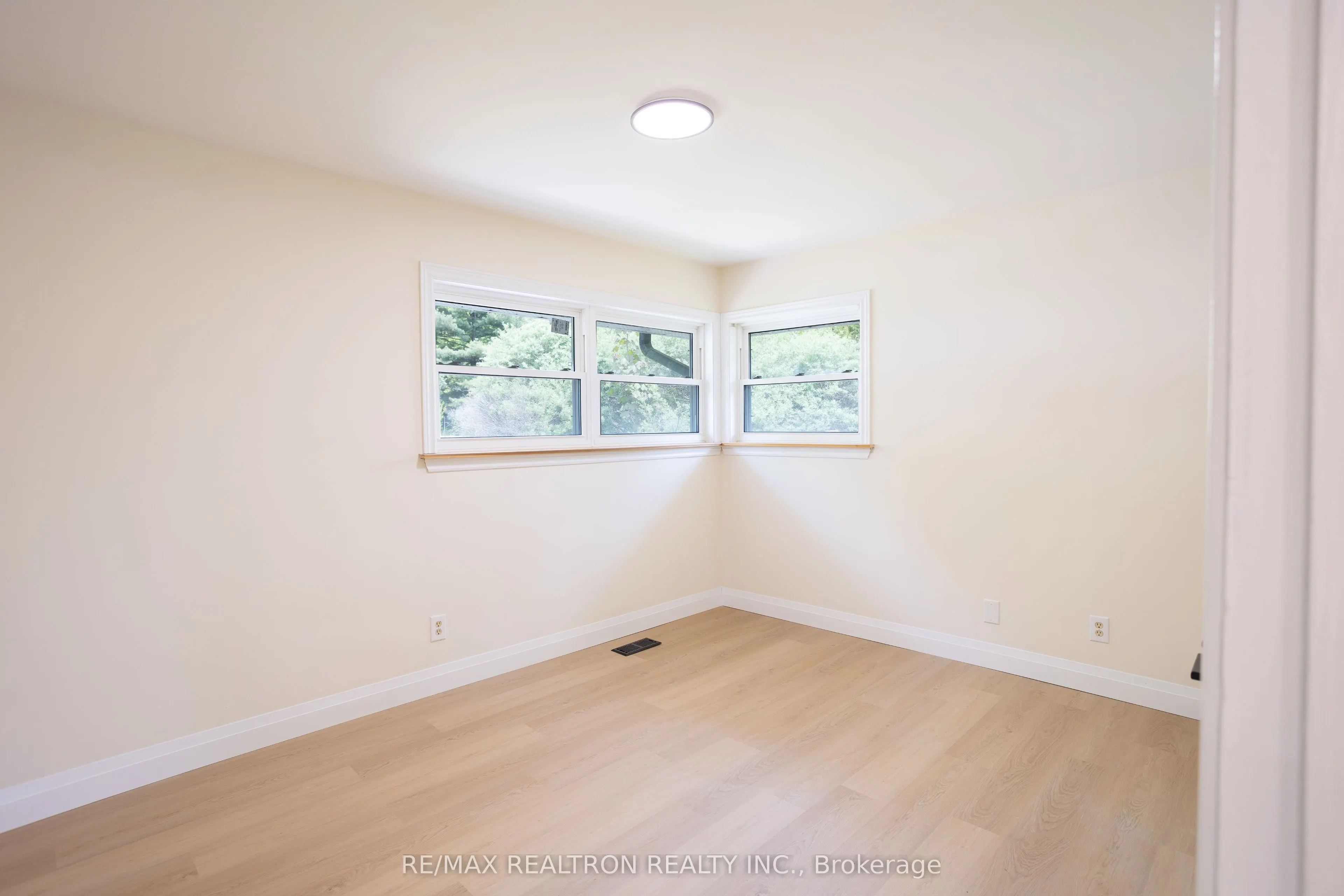 322 Shanty Bay Road, #Main