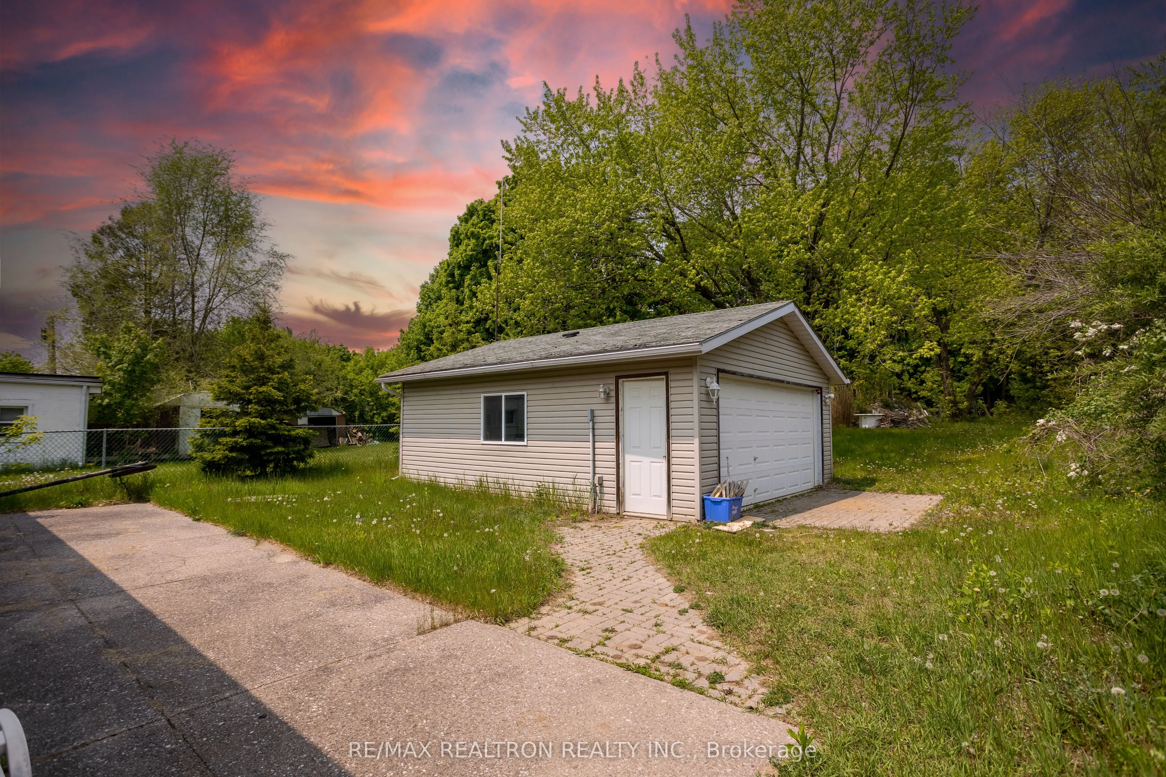 322 Shanty Bay Road, #Main