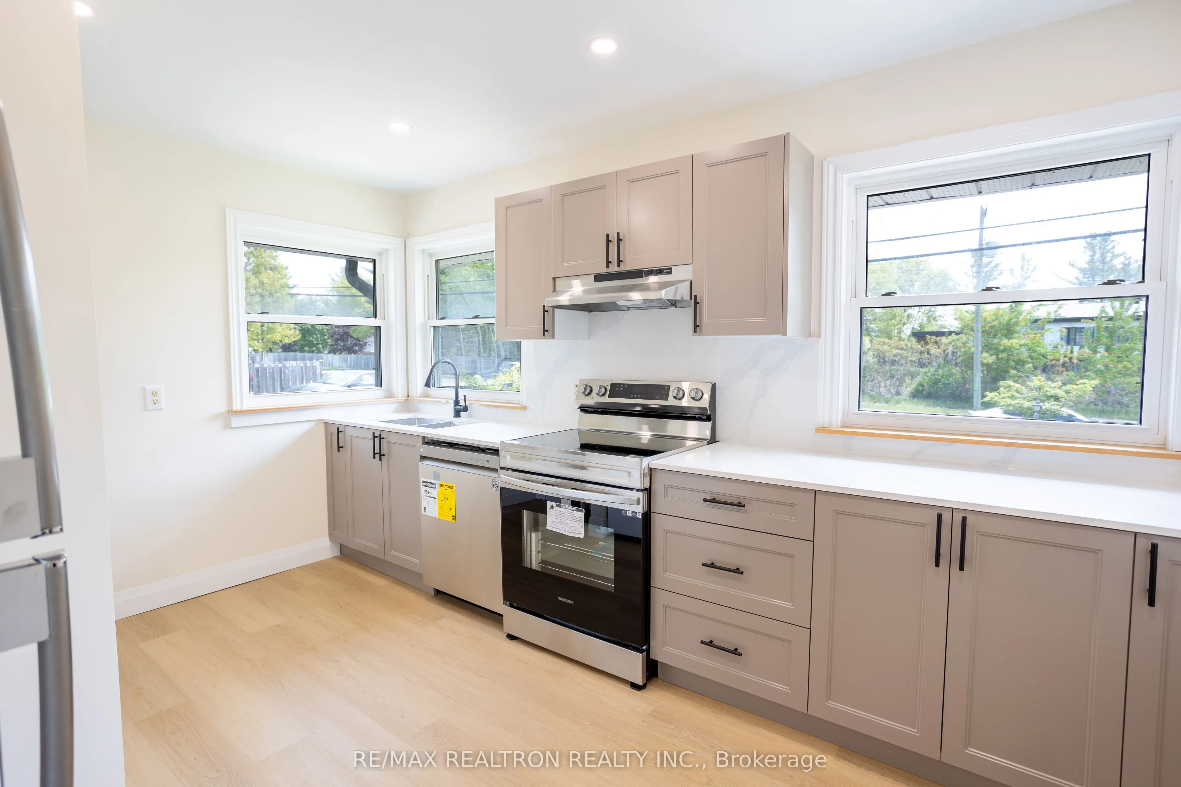 322 Shanty Bay Road, #Main