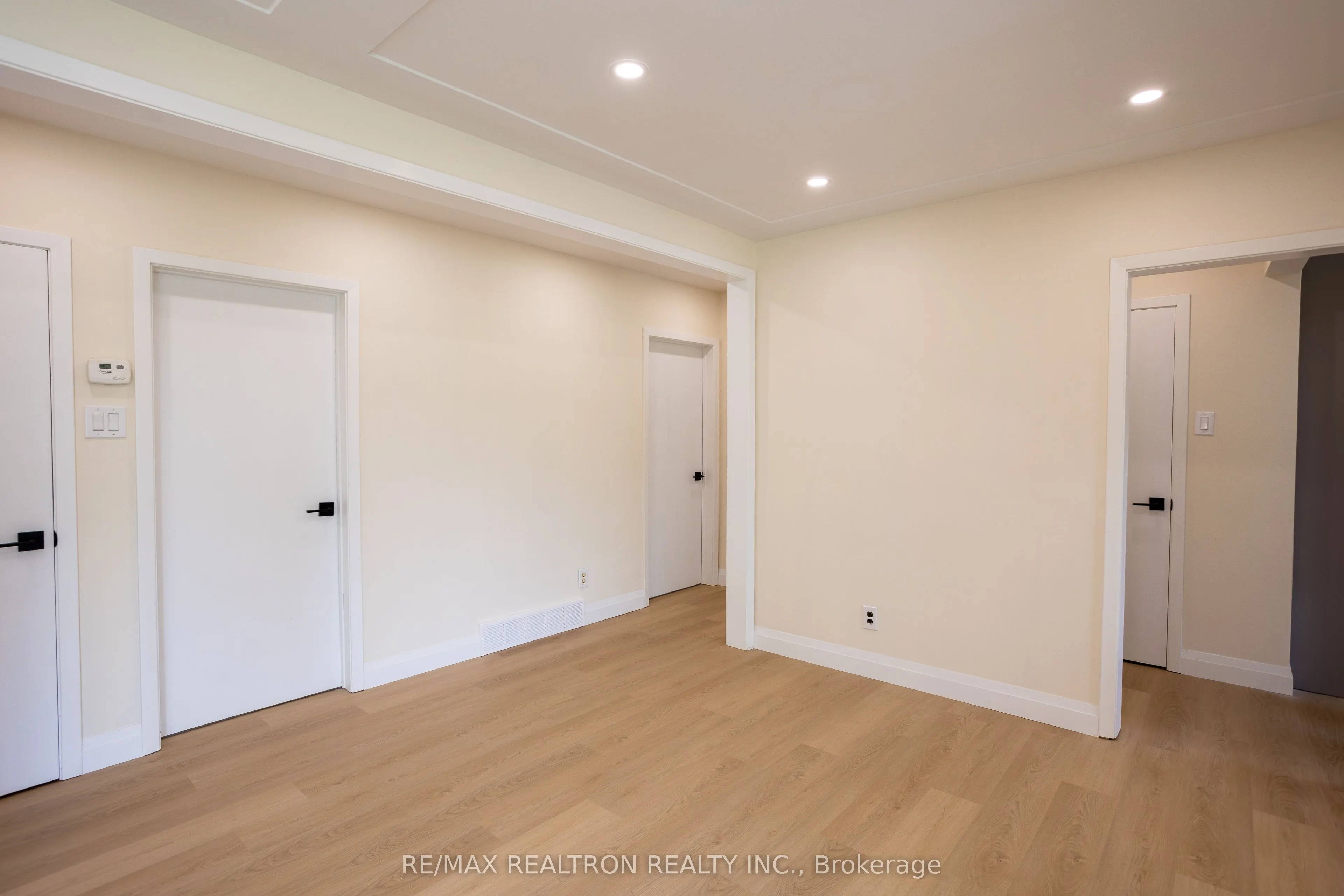 322 Shanty Bay Road, #Main