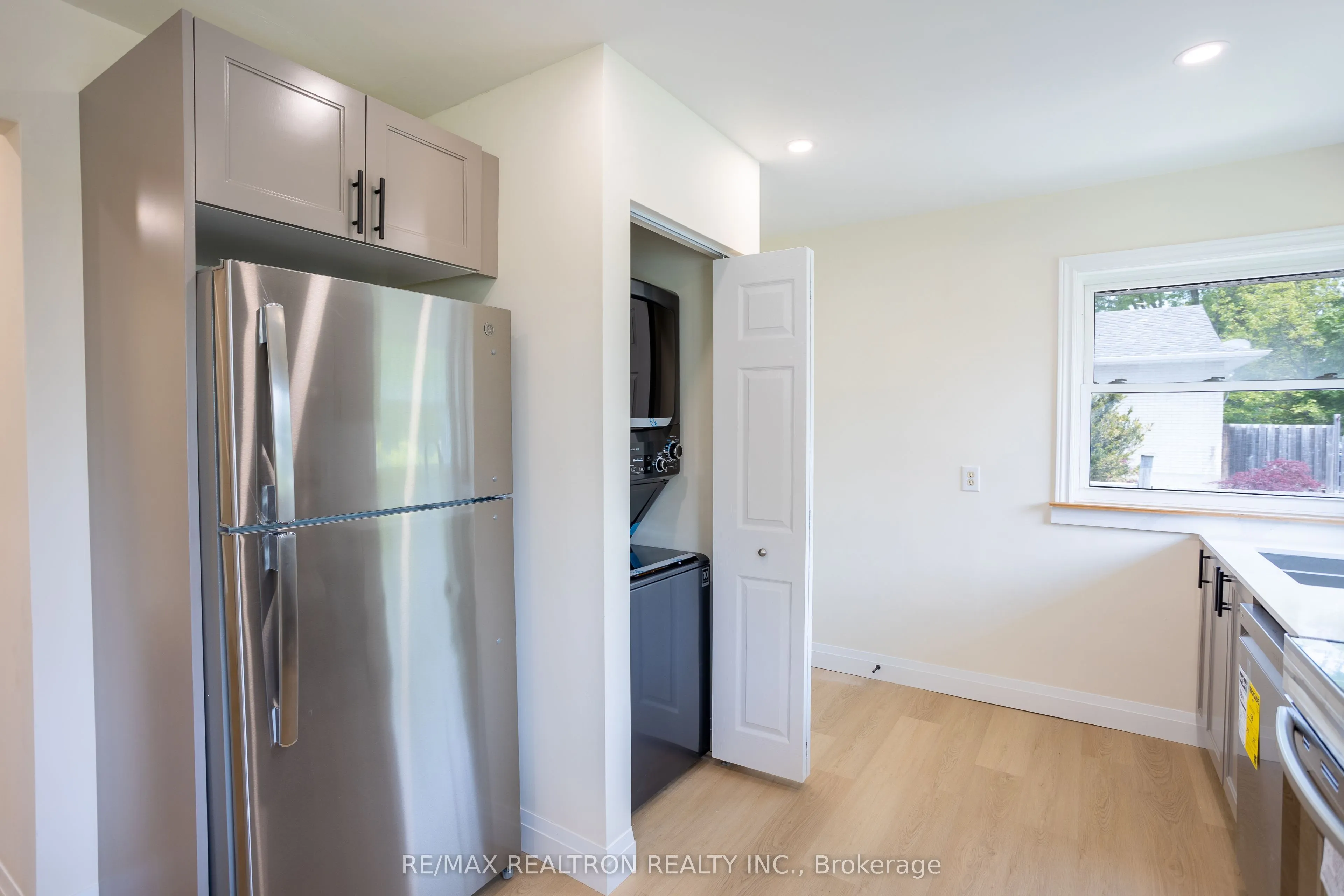322 Shanty Bay Road, #Main