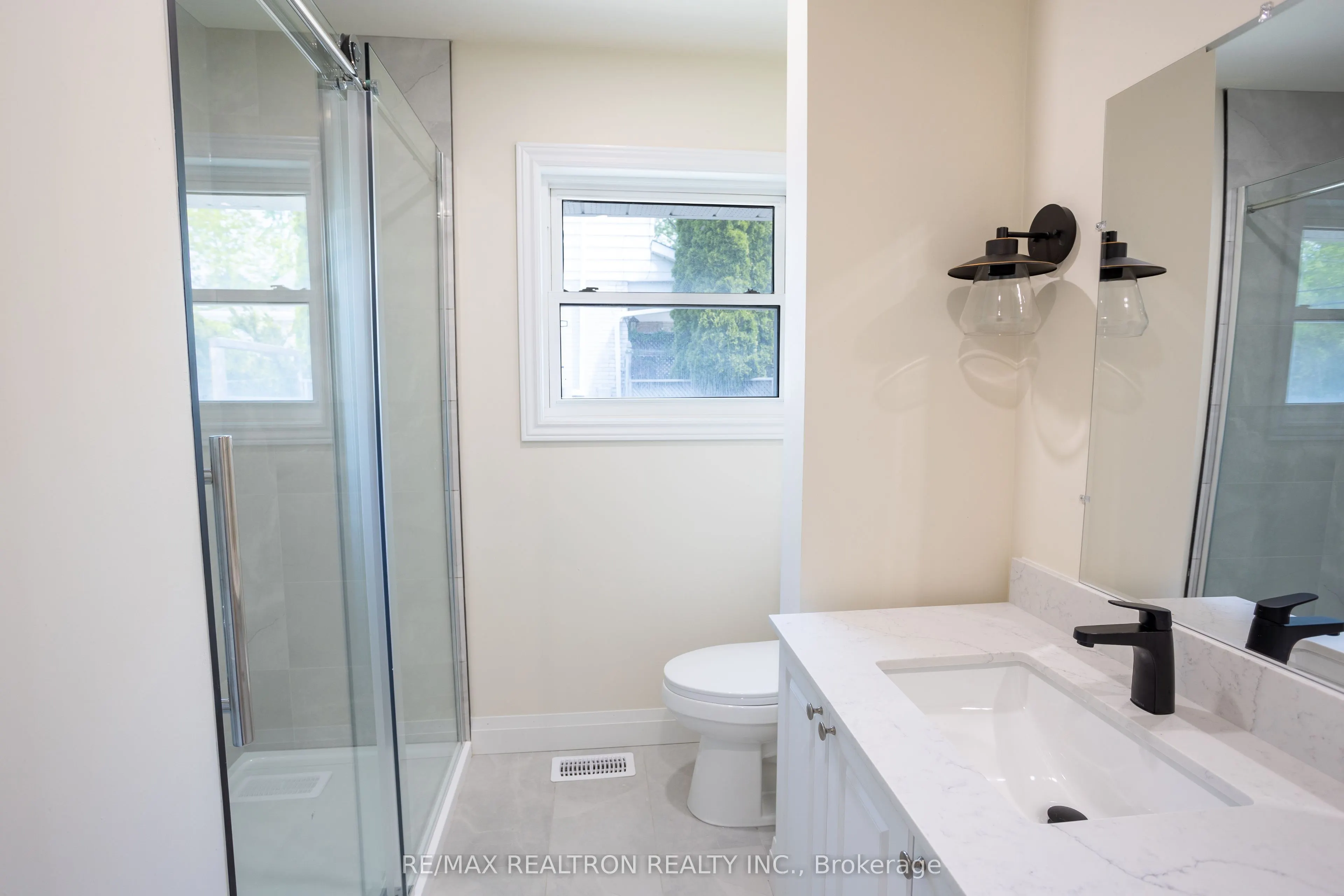 322 Shanty Bay Road, #Main
