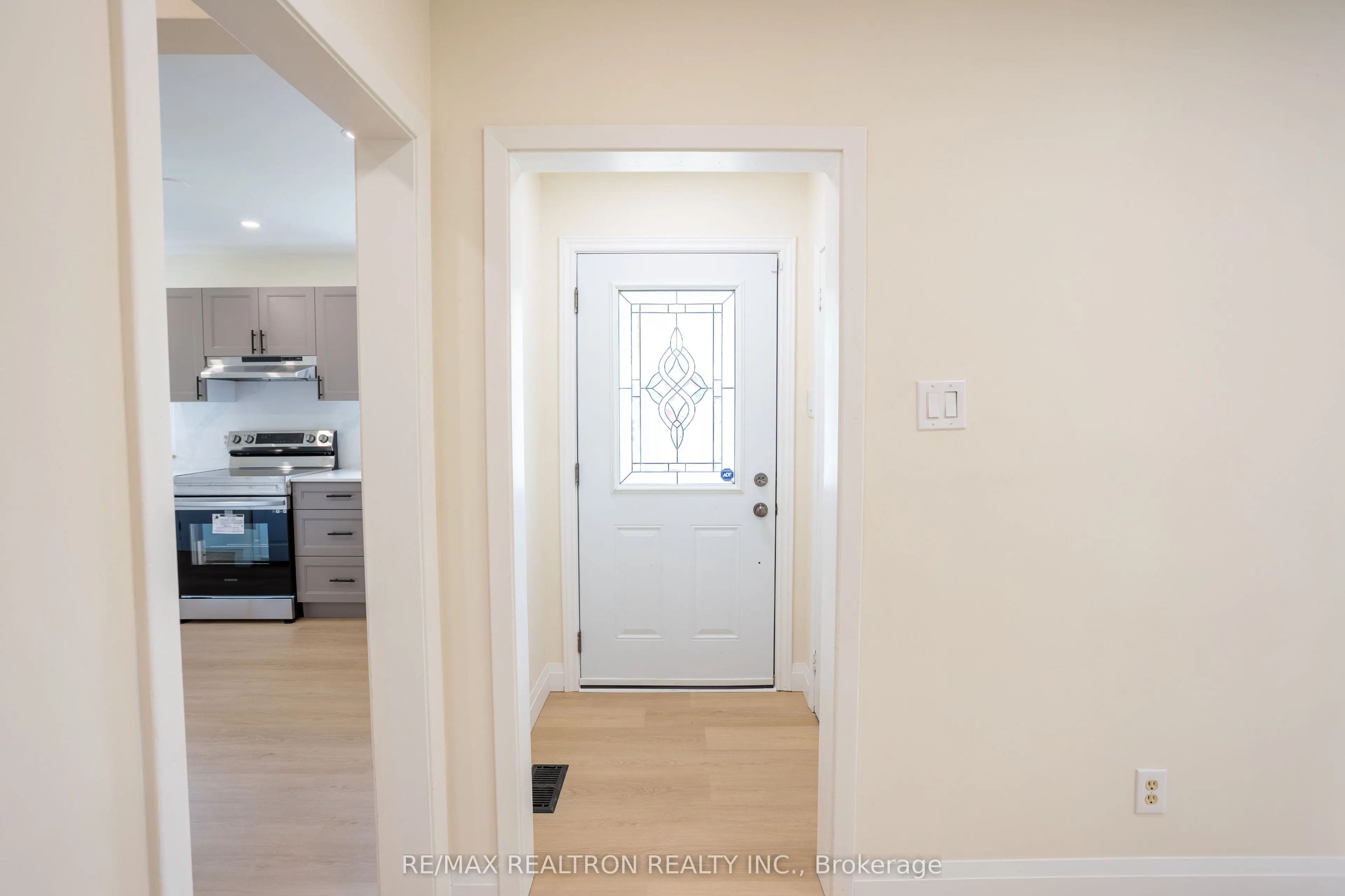 322 Shanty Bay Road, #Main