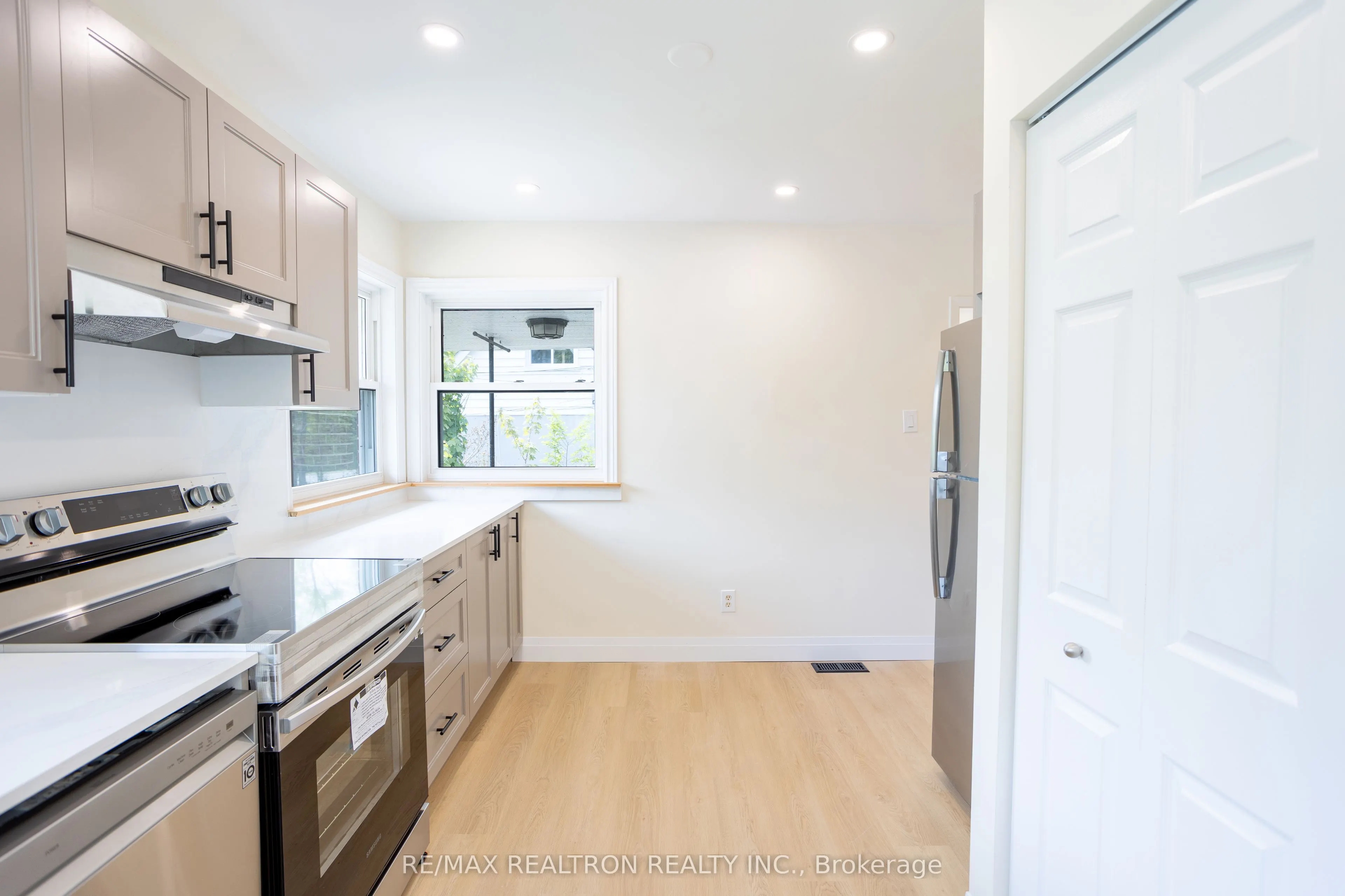 322 Shanty Bay Road, #Main