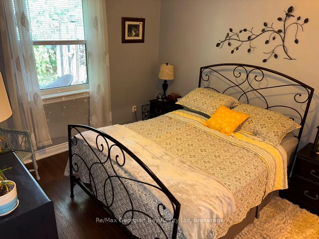 10 MAPLE Court